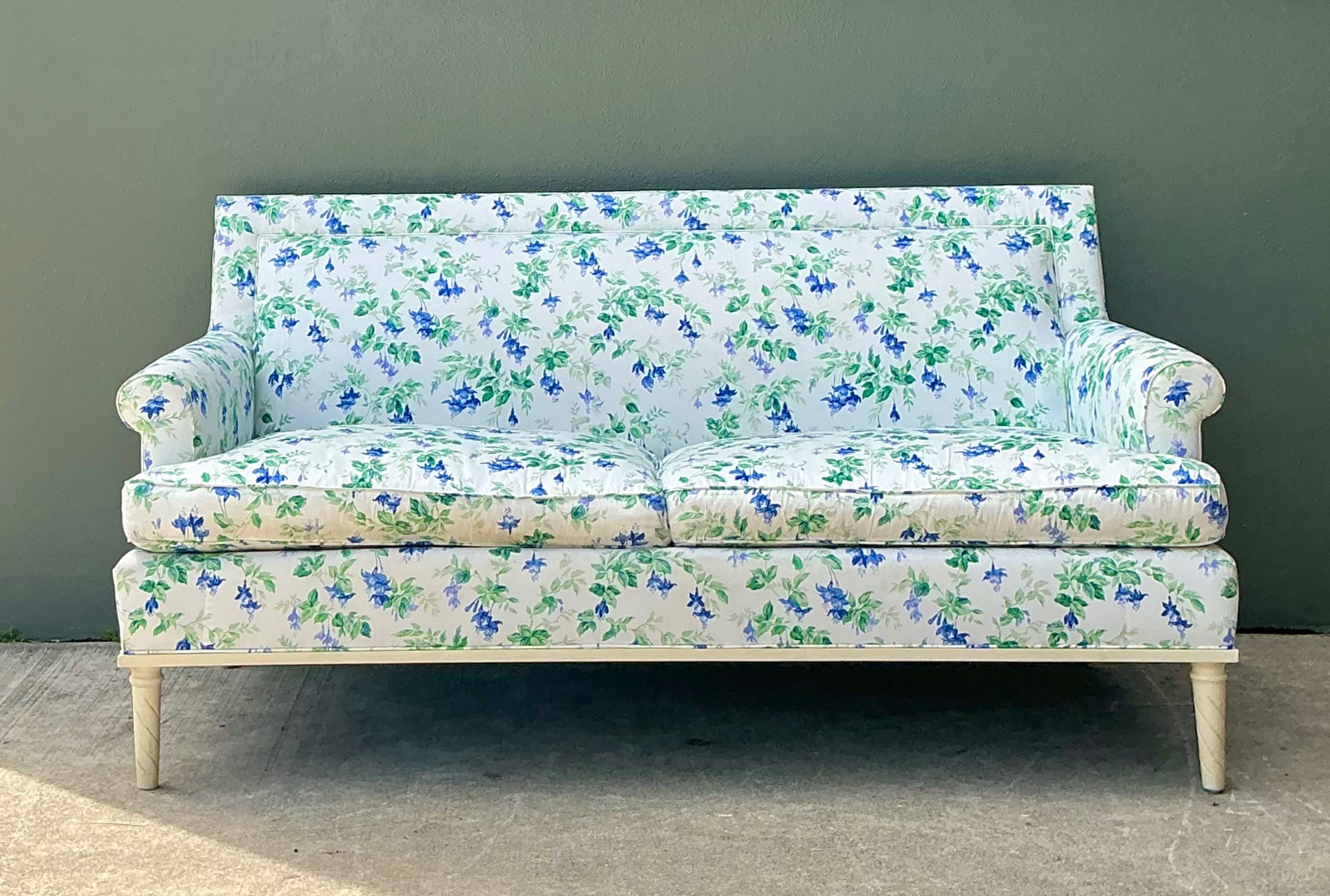 Vintage Schumacher “Garden Gate” Printed Sofa - Detail view