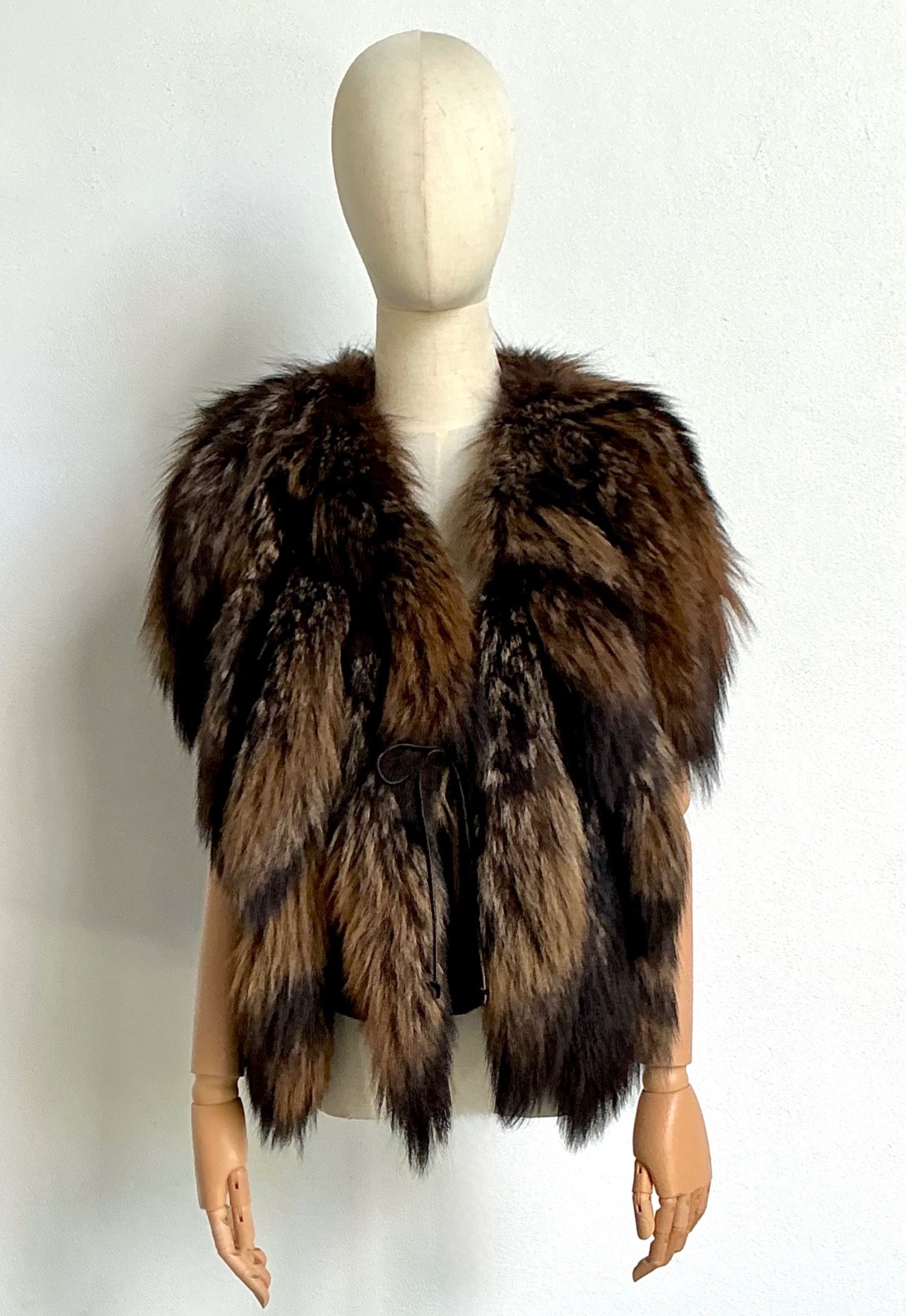 Vintage Giorgio’s Of Beverly Hills Fox Tail Fur Vest - Top view