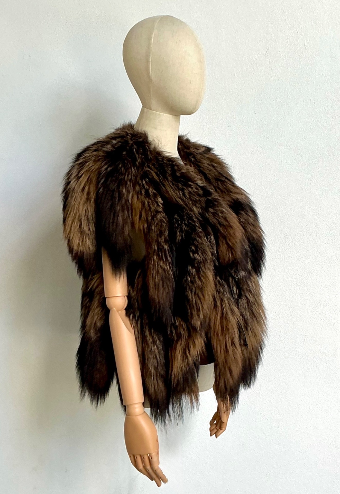 Vintage Giorgio’s Of Beverly Hills Fox Tail Fur Vest - Detail view