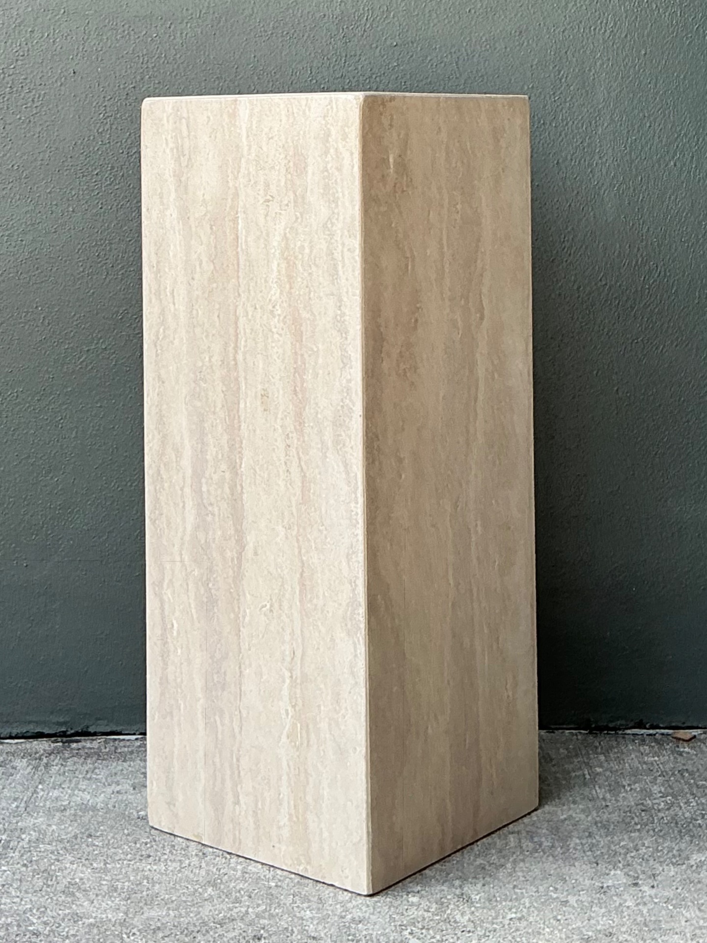 Vintage Travertine Pedestal Column - Detail view