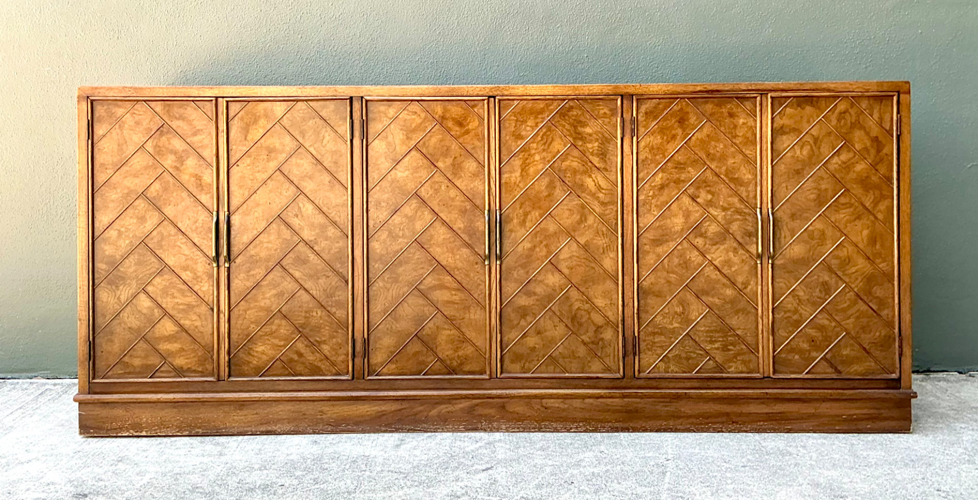 Vintage American Of Martinsville Chevron Wood Credenza - Detail view