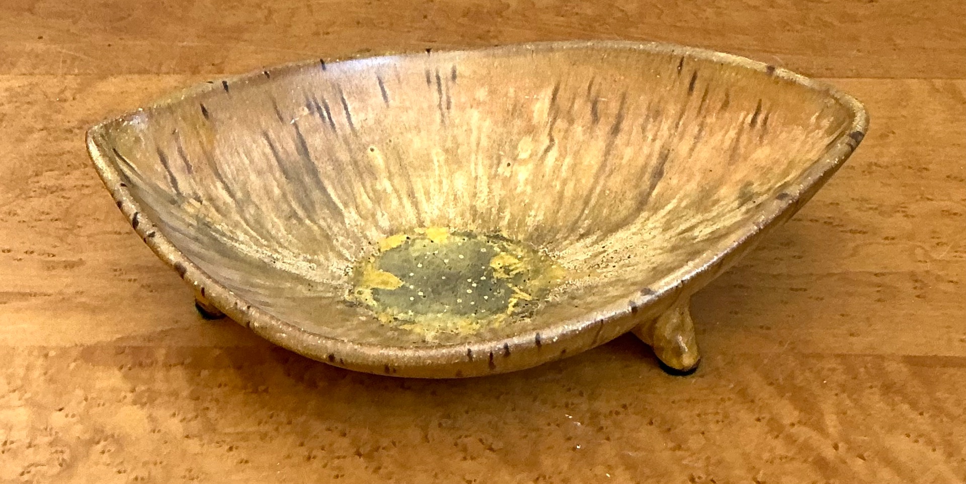 Vintage Tripod Ceramic Bowl - Detail view