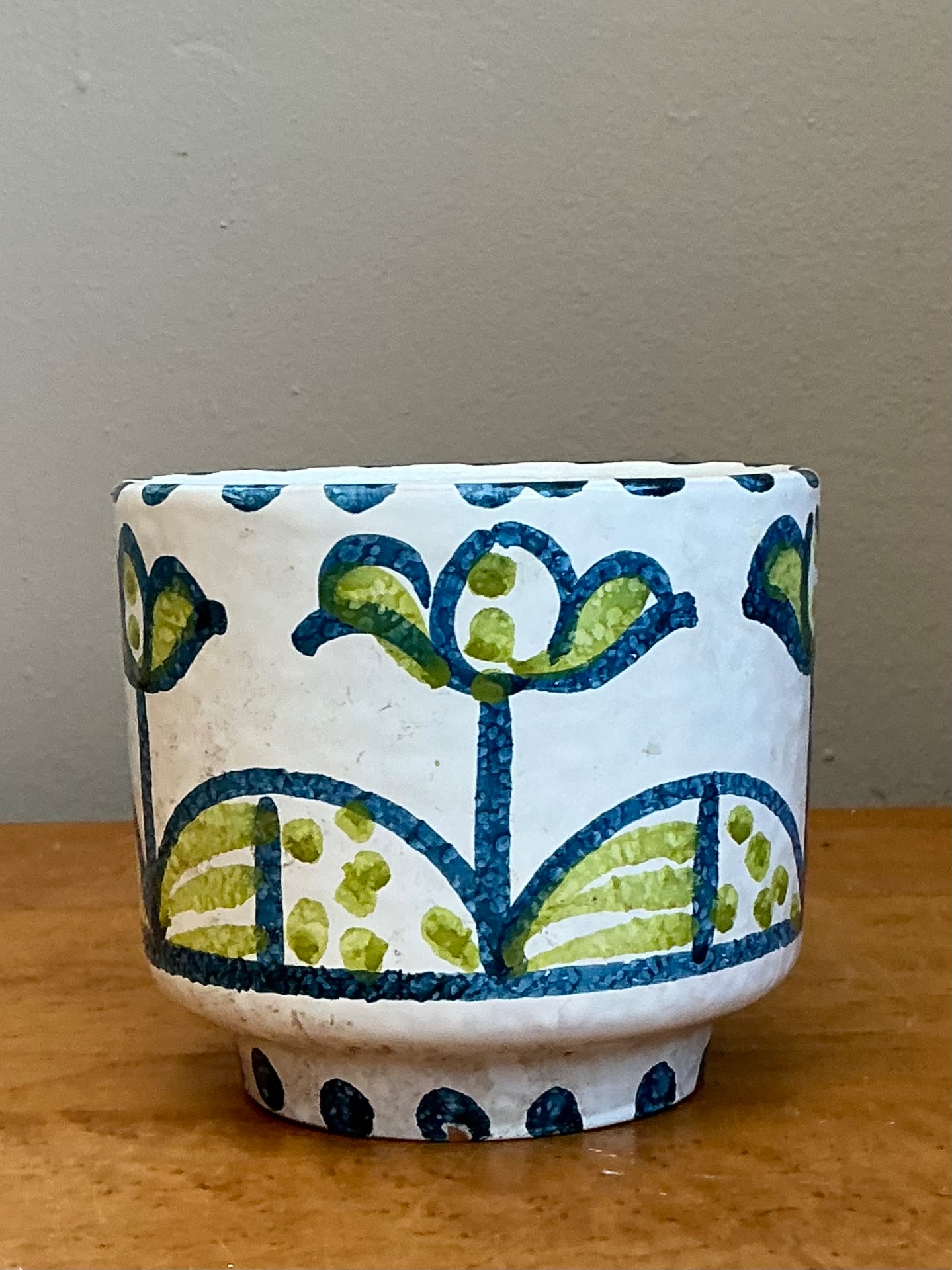 Vintage Italian Hand Painted Cache Pot - Detail view