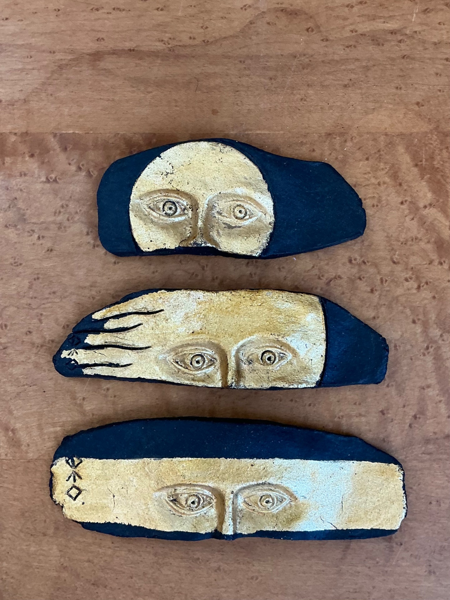 Vintage Original Studio Pottery Gilt Face Stripes - Set Of 3 - Detail view