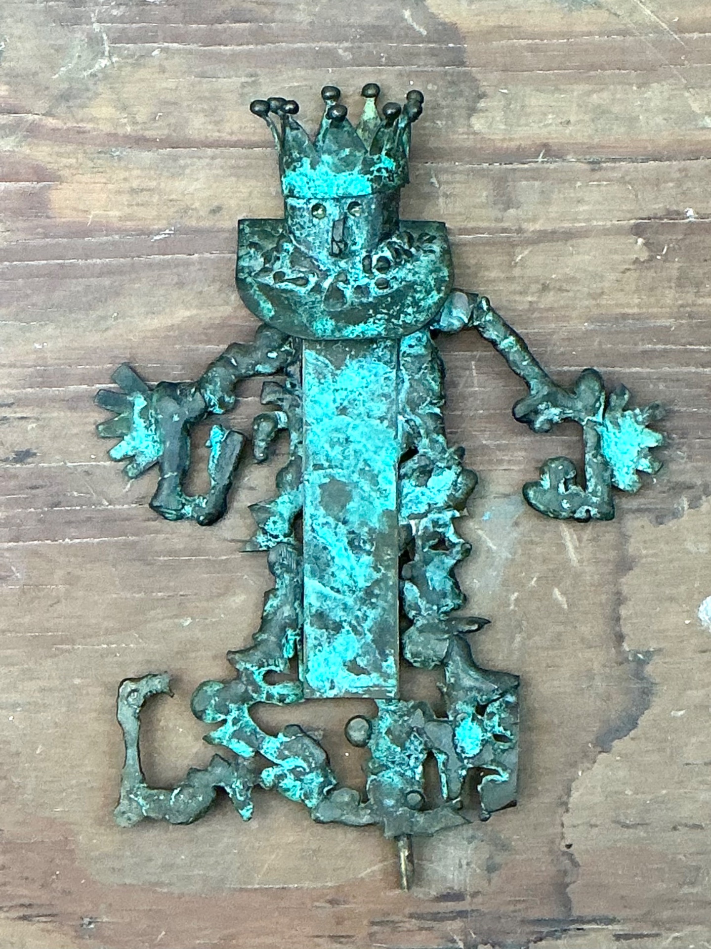 Vintage Patinated Metal King Sculpture - Detail view