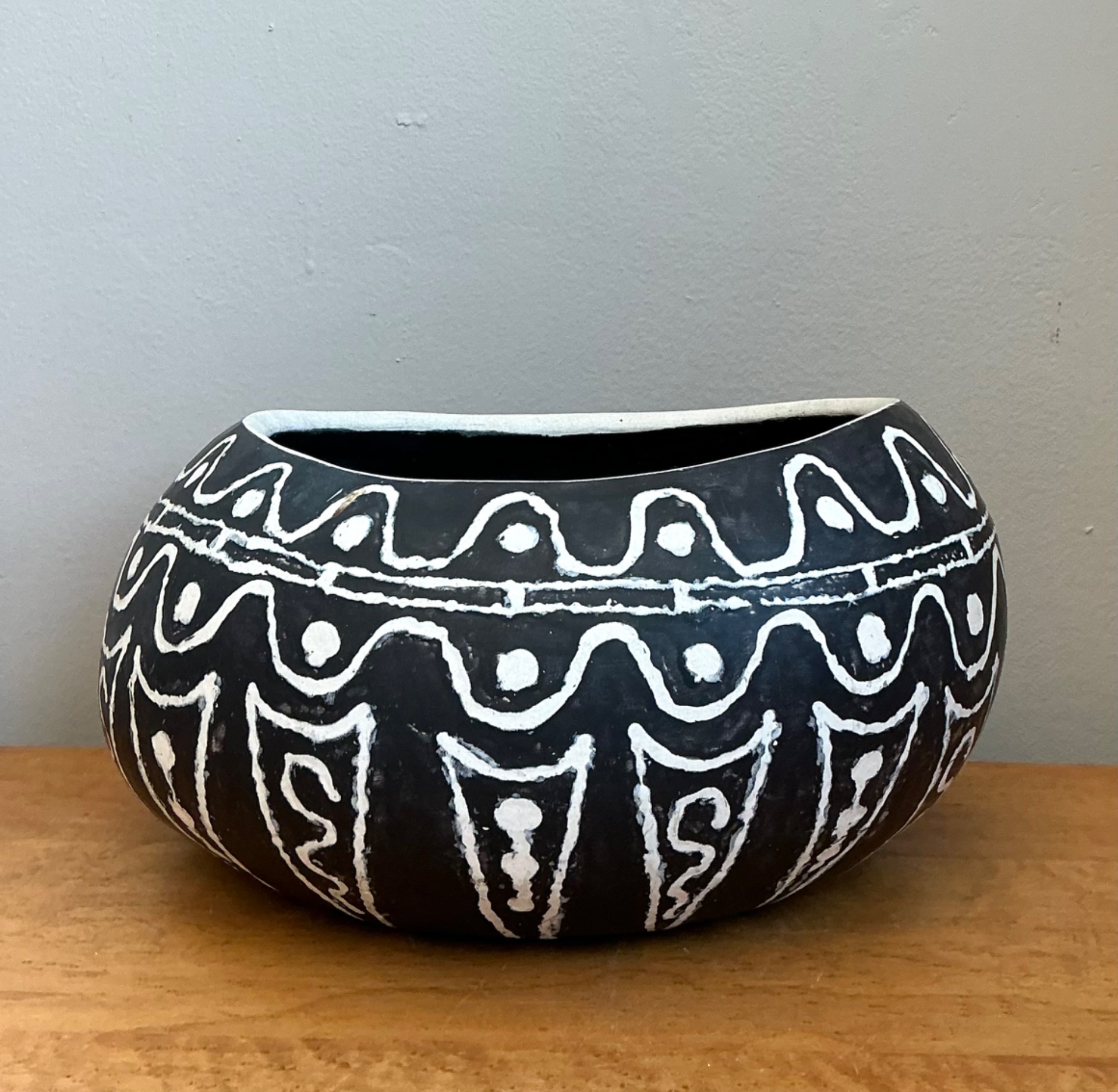 Vintage Hand Painted Ceramic Bowl - Detail view