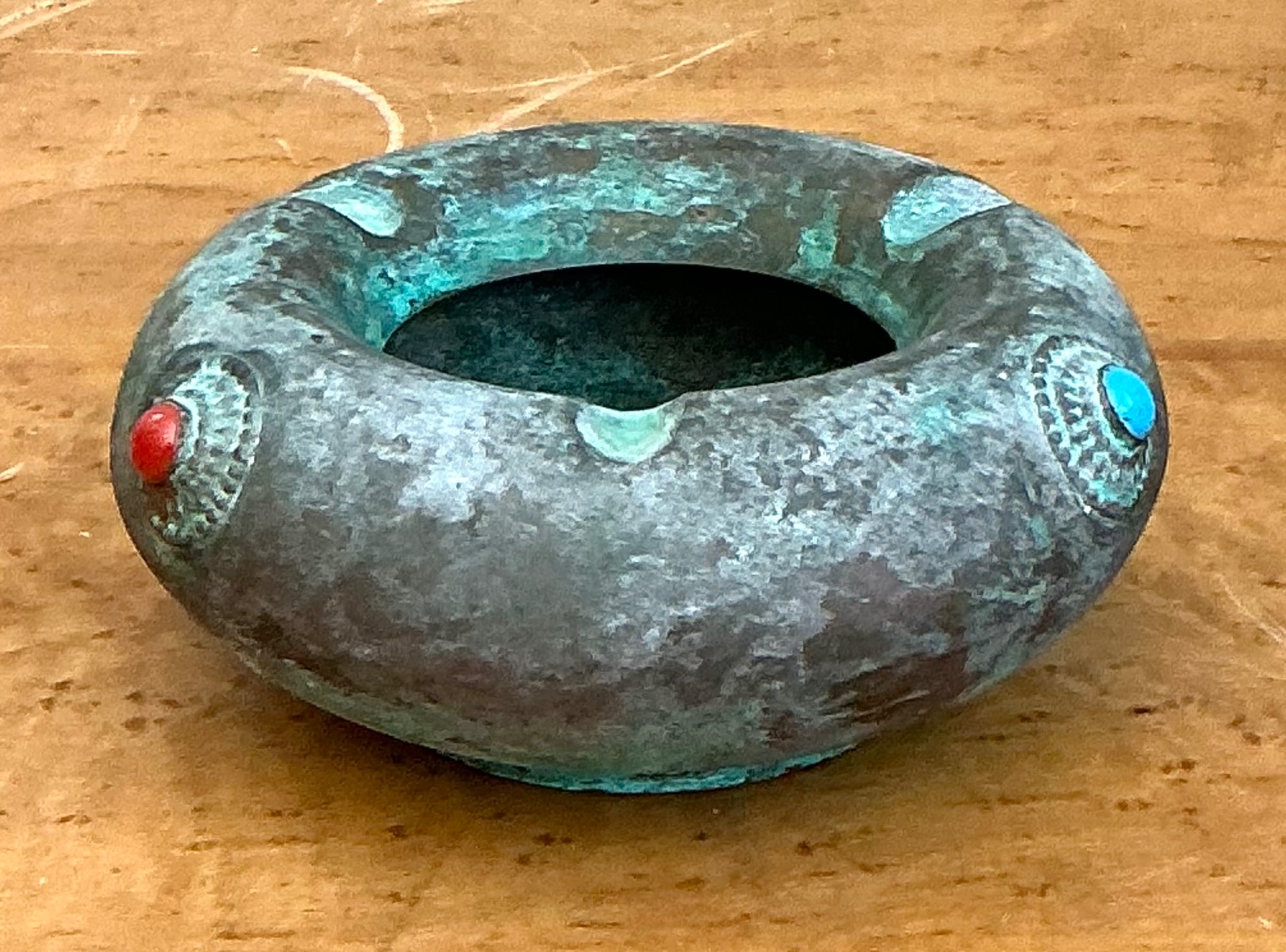 Vintage Turquoise and Coral Inlaid Ashtray - Detail view