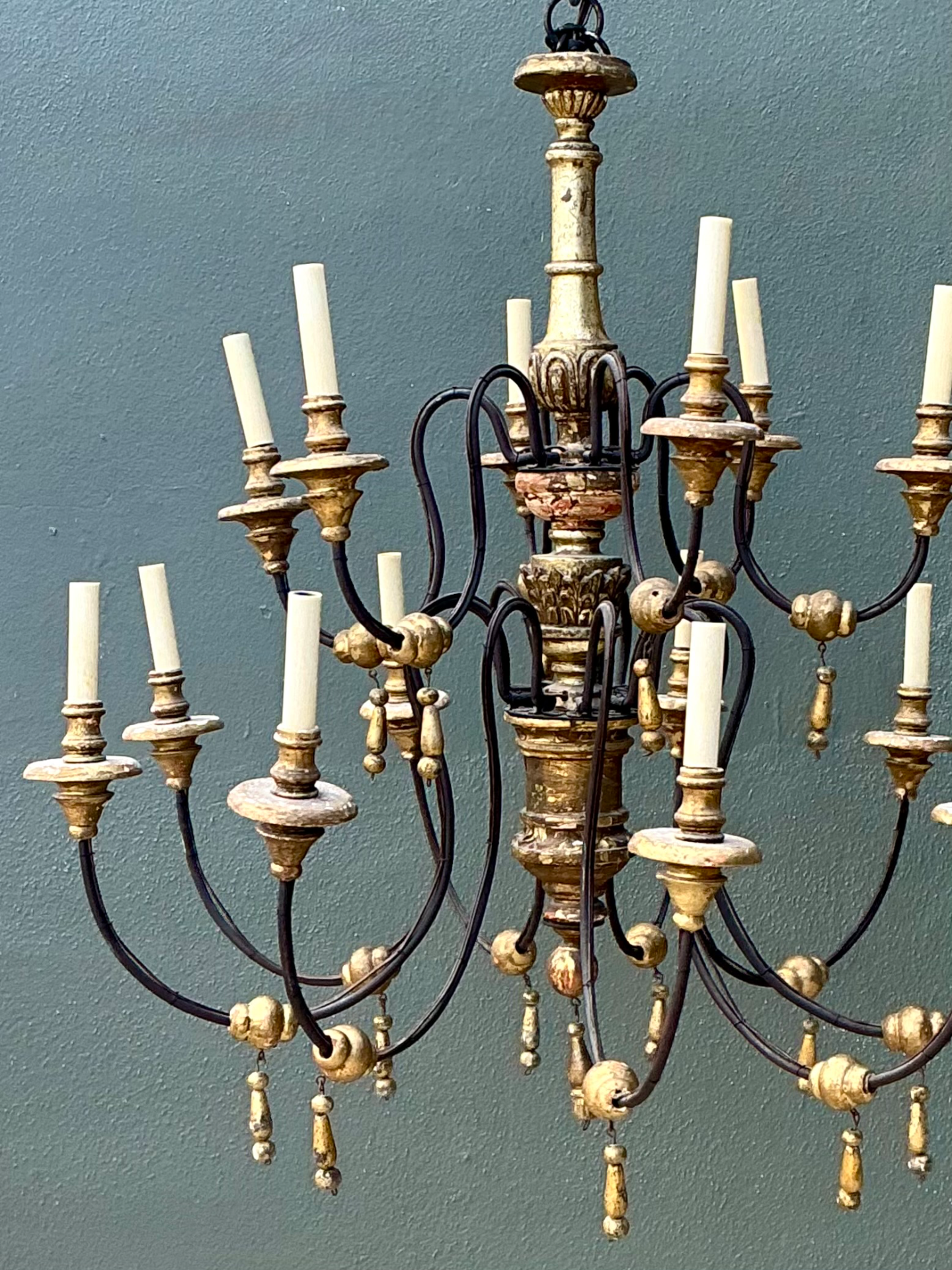Vintage Gilt Wood and Metal Twelve-Light Chandelier - Top view