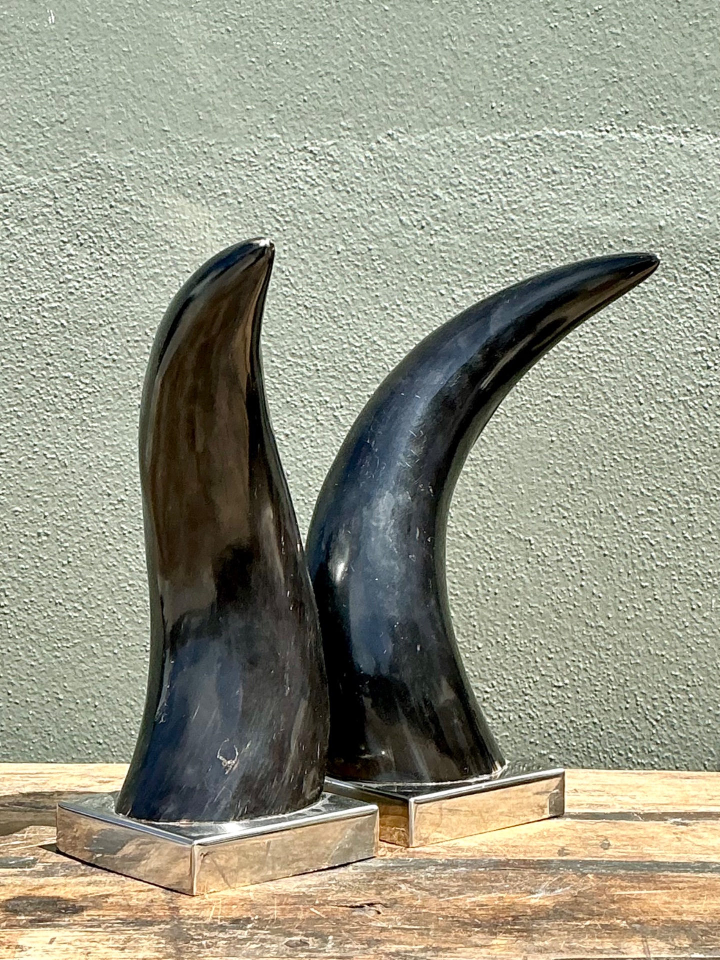 Vintage Natural Horns On Chrome Plinths - A Pair - Detail view