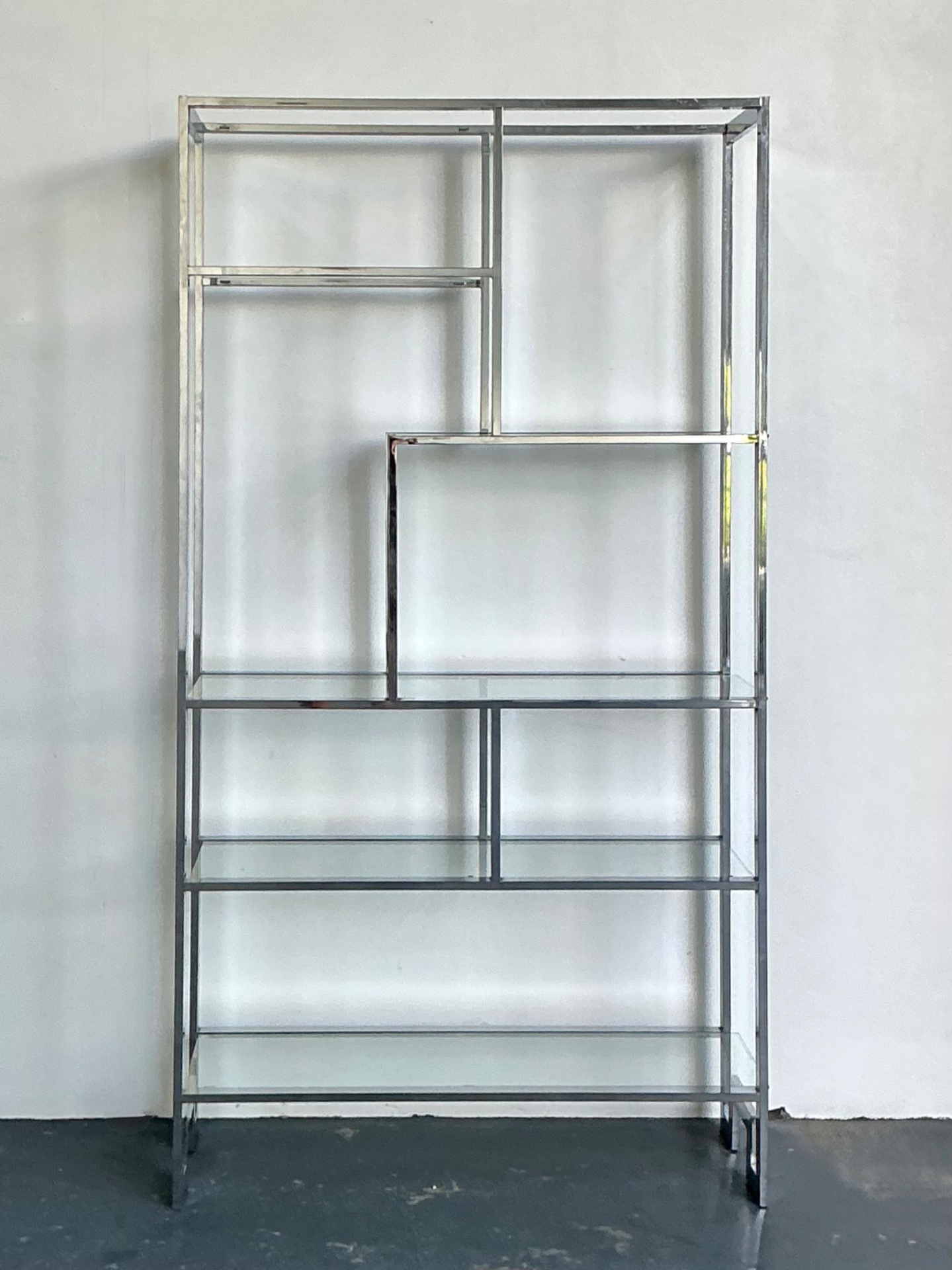 Vintage Chrome And Glass Etagere After Milo Baughman - Detail view