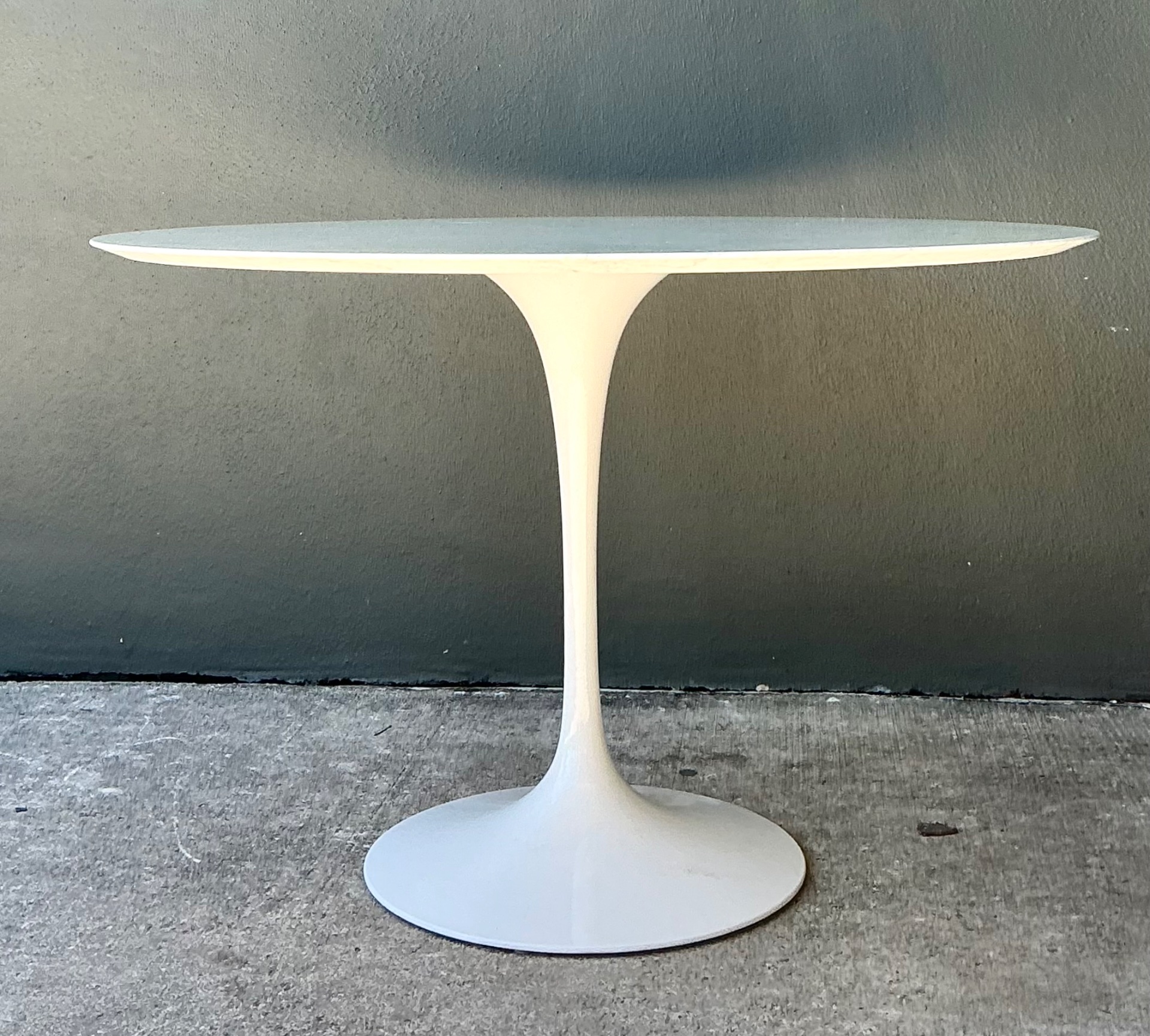 Eero Saarinen for Knoll Marble Top Tulip Table - Side view