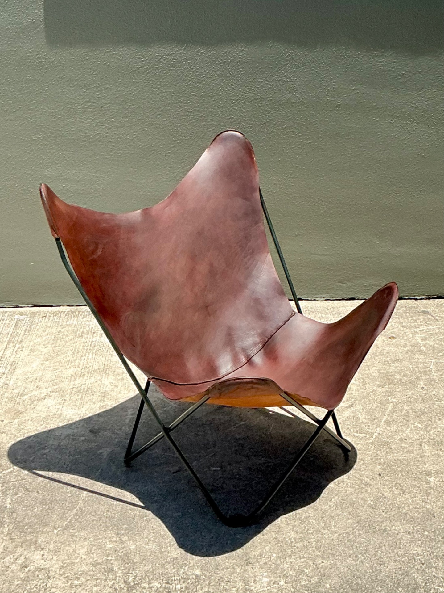 Vintage Leather and Metal Butterfly Chair - Detail view