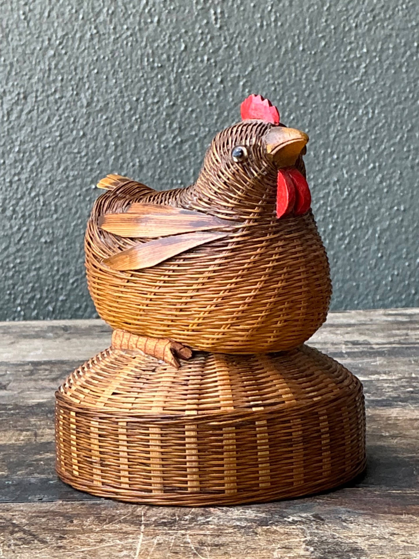 Vintage Shanghai Weave Rooster Music Box - Detail view