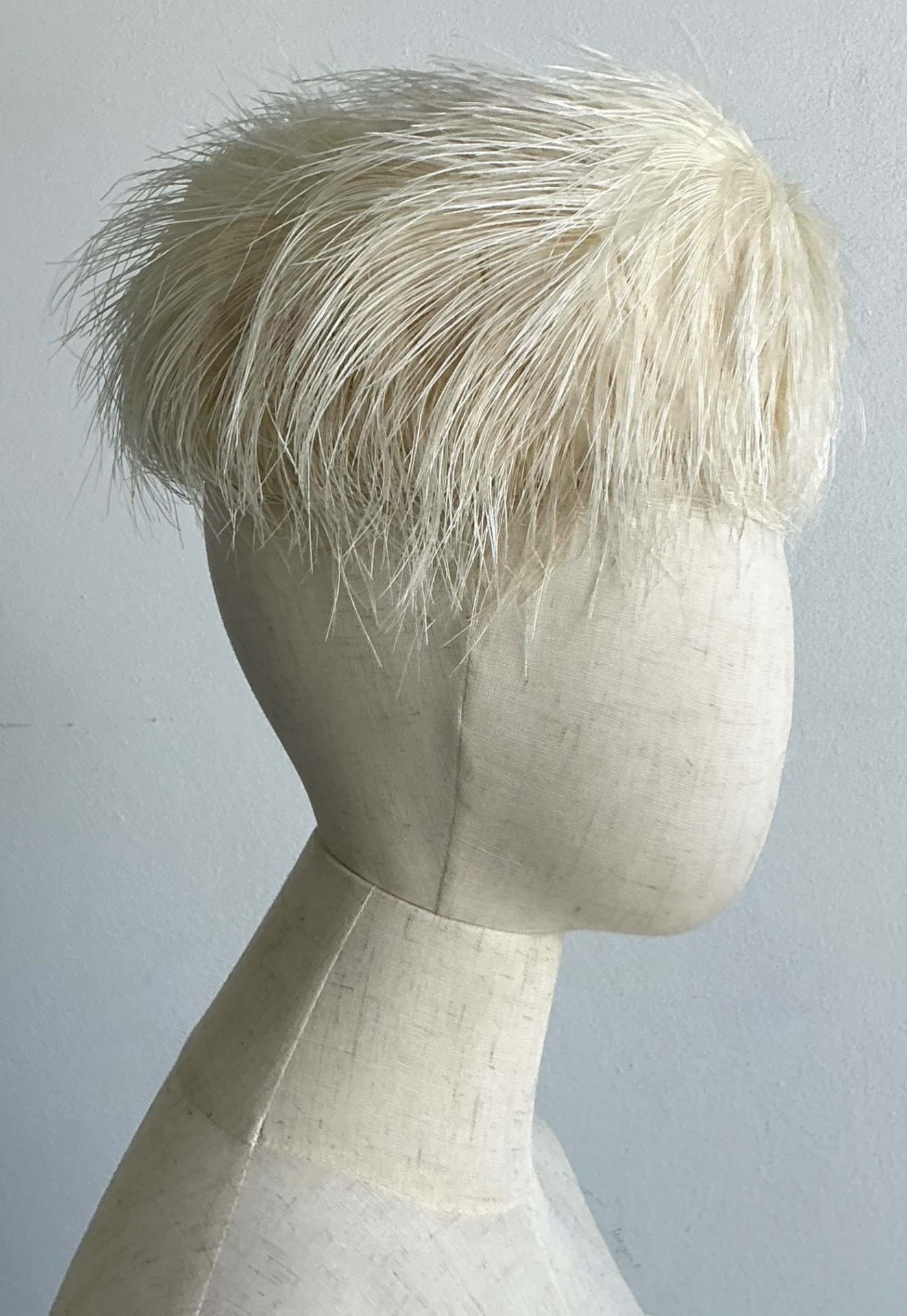 Vintage White Maribou Feather Hat - Detail view