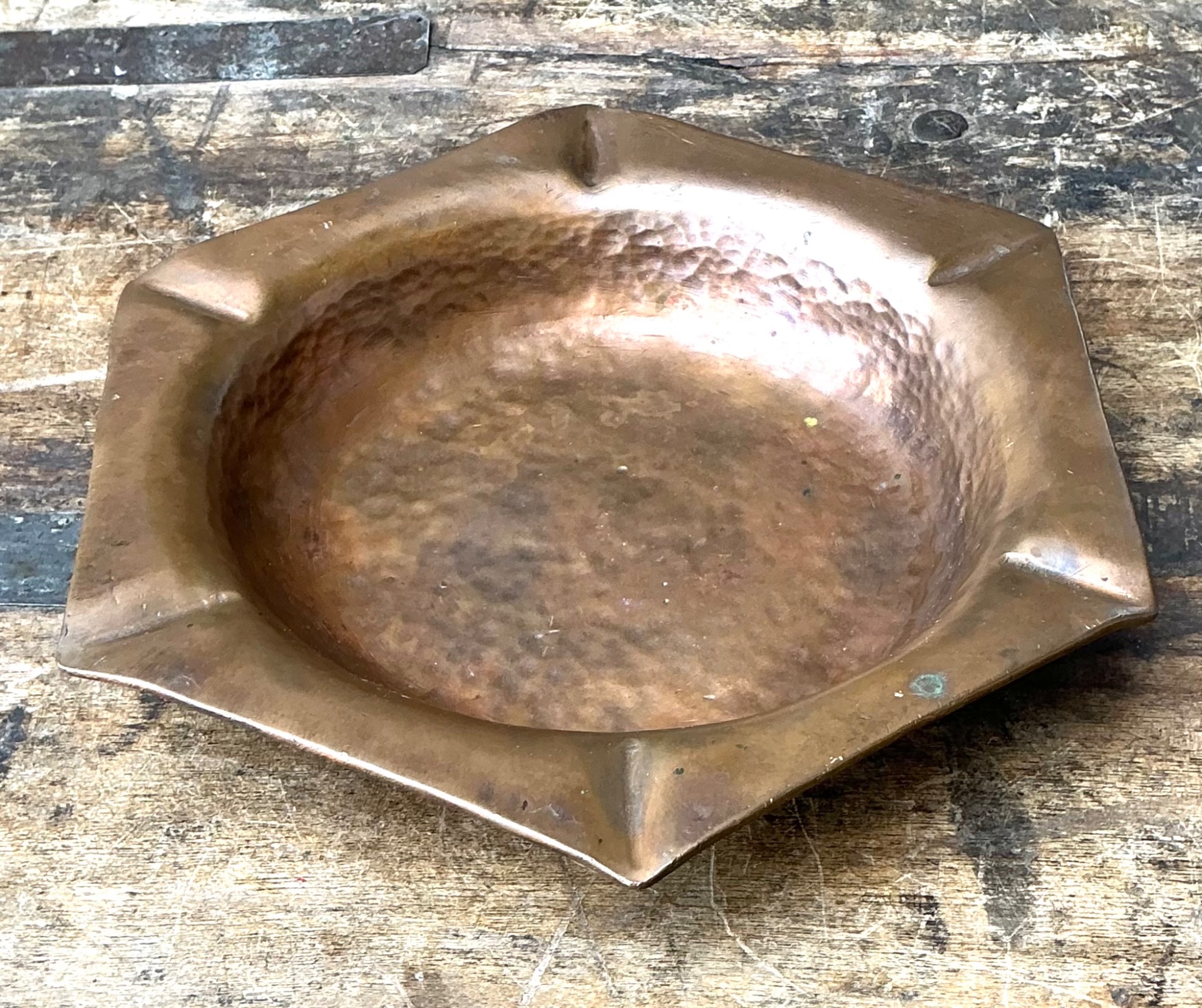 Vintage Hexagonal Hammered Copper Ashtray - Detail view
