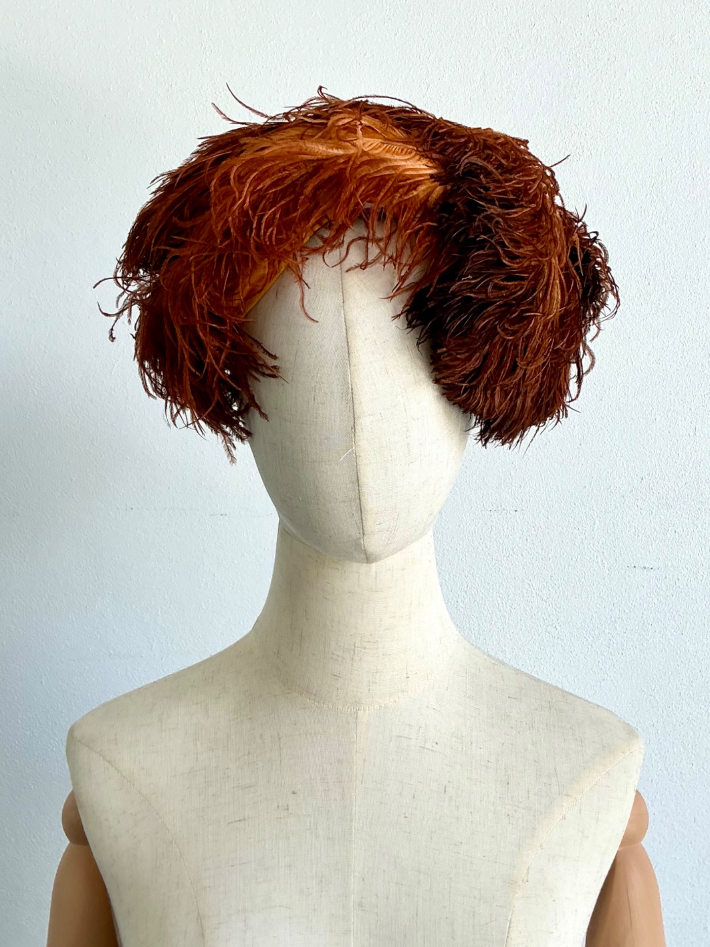 Vintage 1950s Ostrich Feather Hat - Detail view