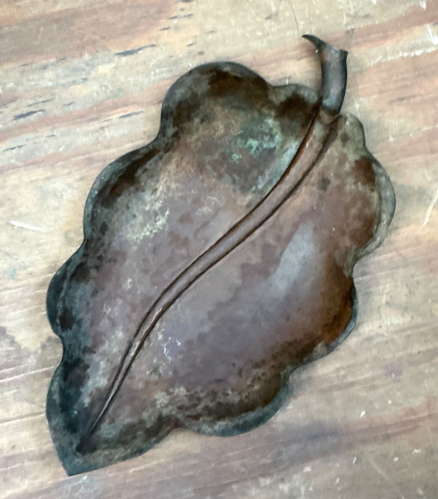 Vintage Italian Patinated Copper Leaf Bowl - Detail view
