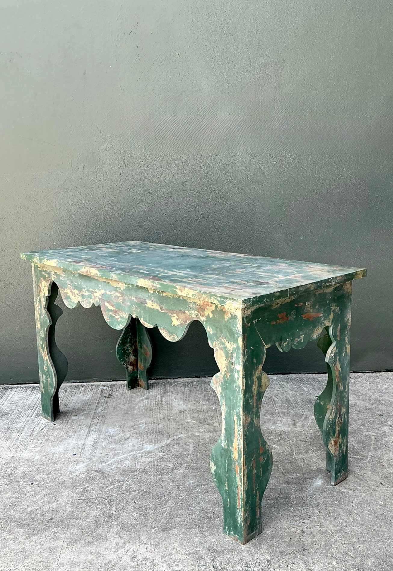 Vintage Distressed Scalloped Green Wood Table - Detail view