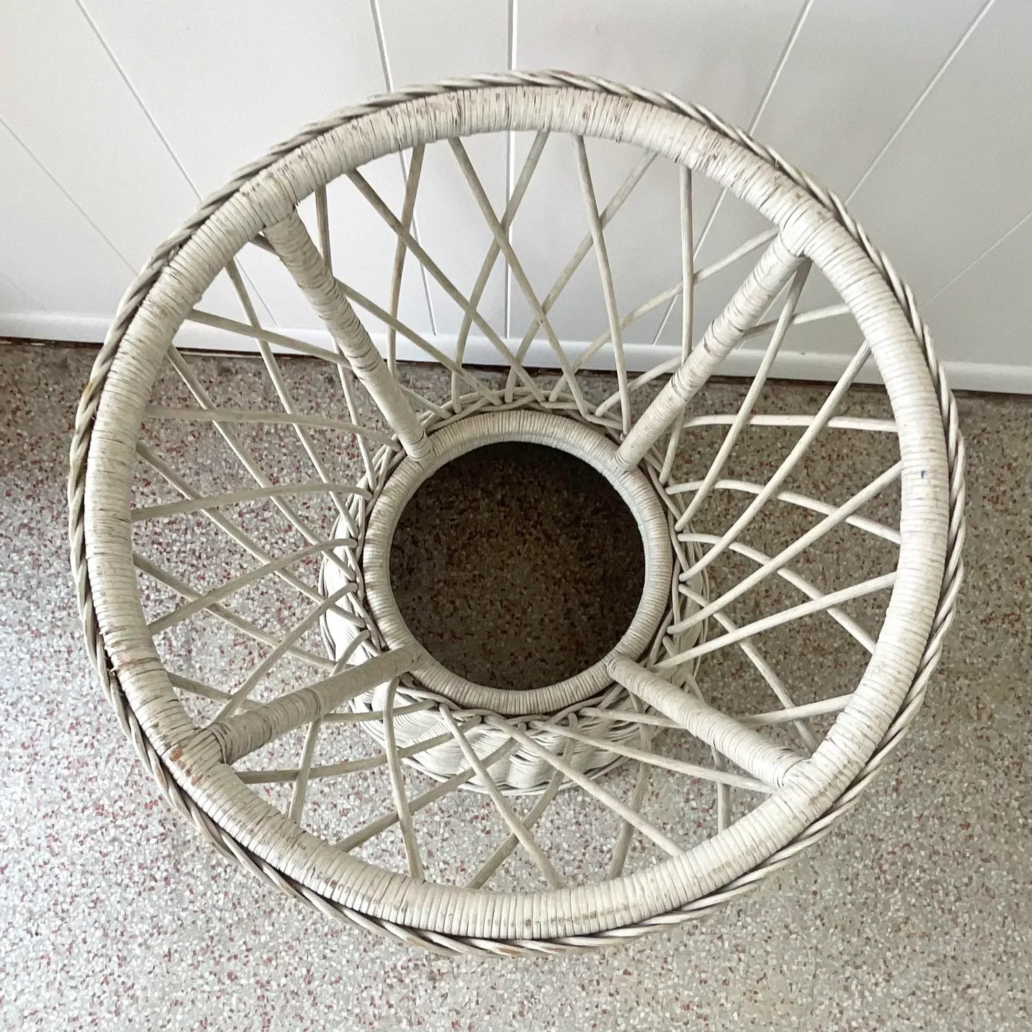 Late 20th Century Vintage Coastal Rattan Dining Table Pedestal - Detail view