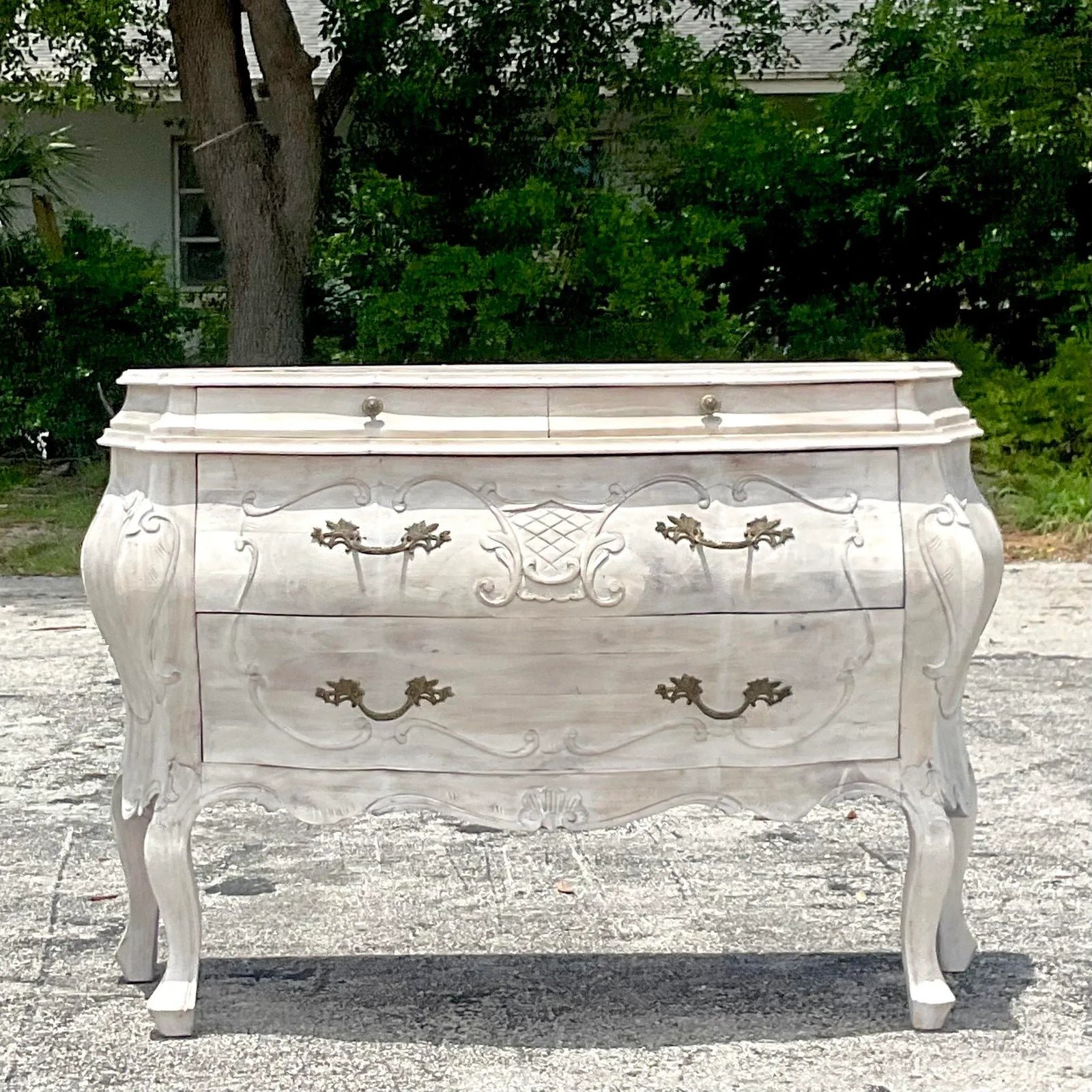 Mid 20th Century Vintage Regency Cerused Bombe Chest of Drawers - Detail view