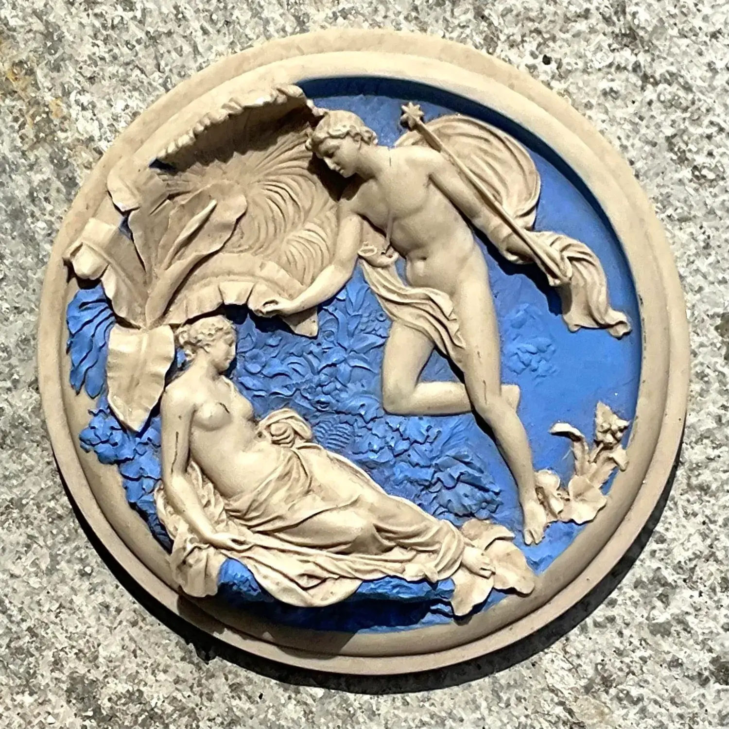Mid 20th Century Vintage Regency Resin Italian Frieze Medallion - Side view