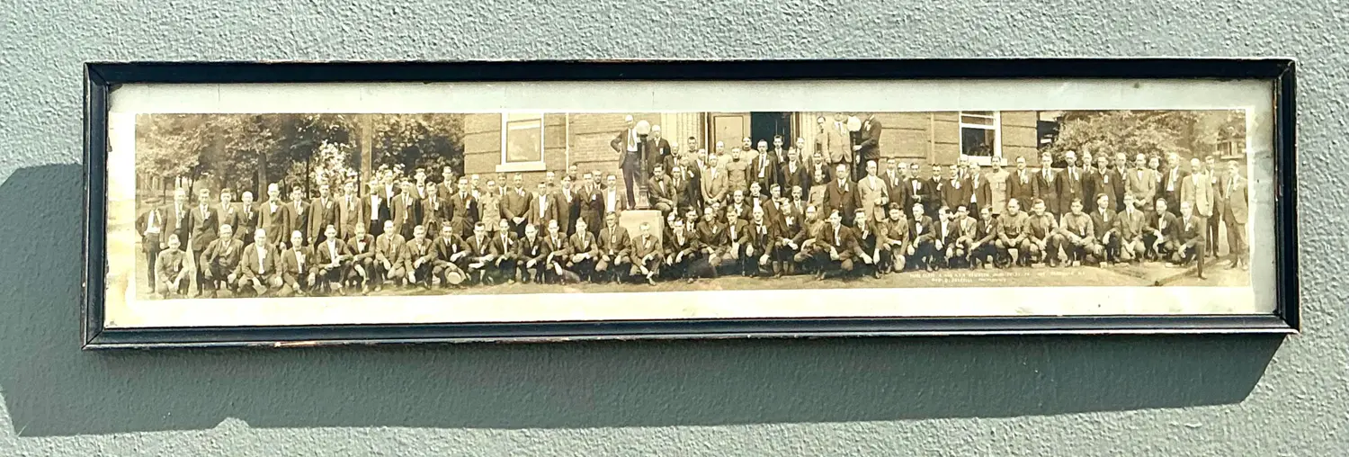 Vintage 1919 Reunion Photo - Side view
