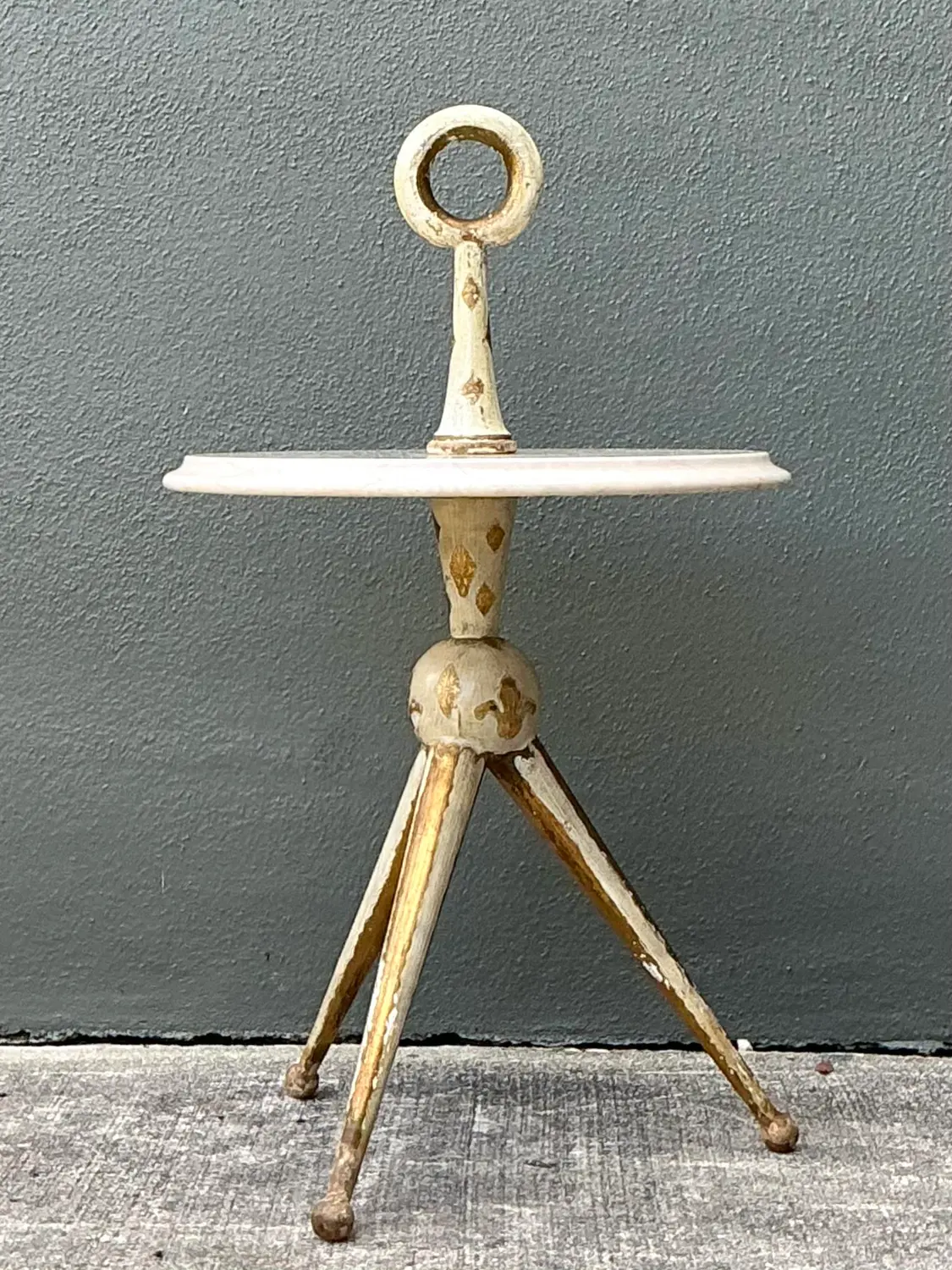 Vintage 1940s Italian Gilt Tipped Side Table - Detail view