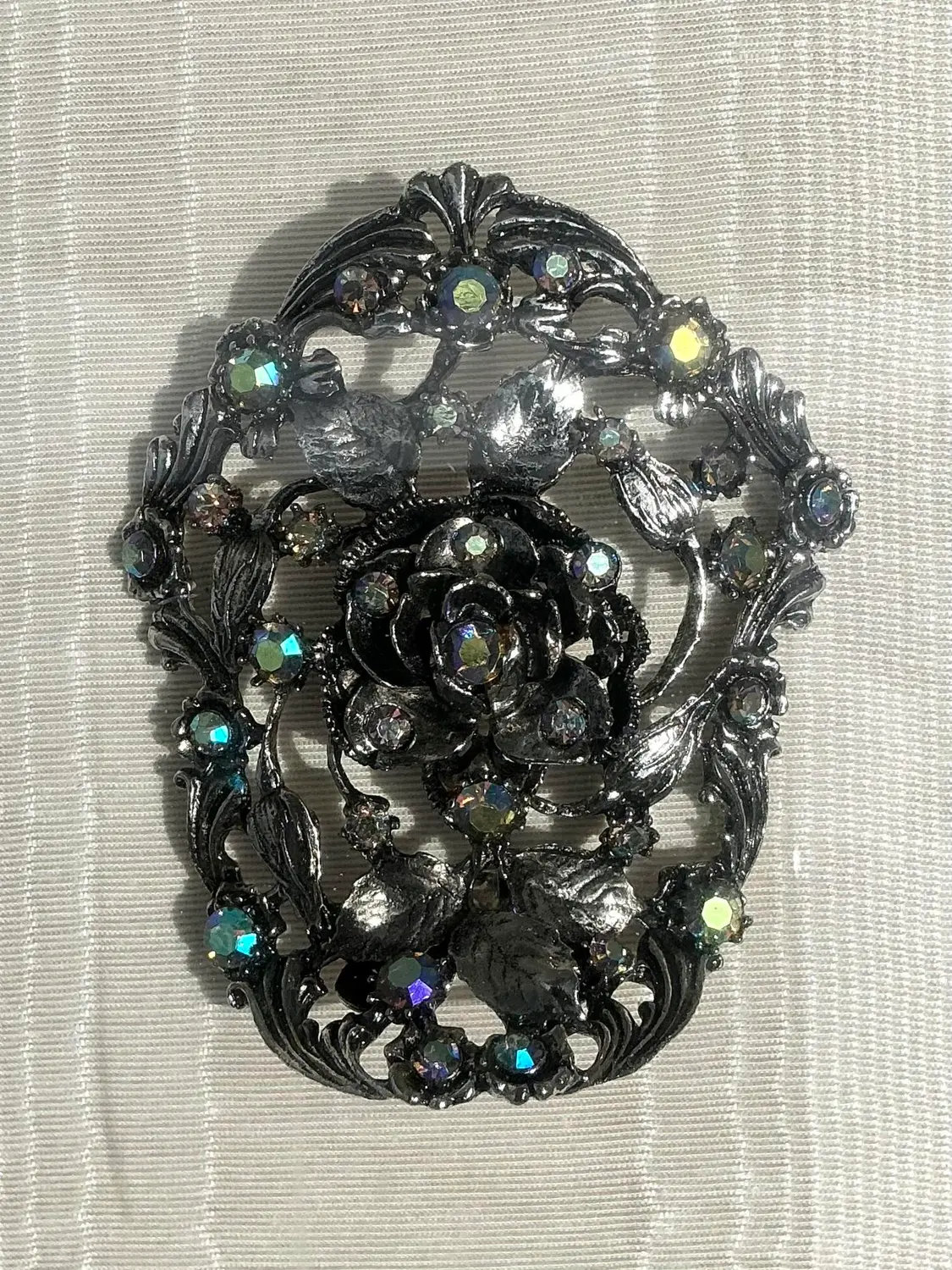 Vintage 1940s Rhinestone Shoe Clips in Shadowbox - Detail view