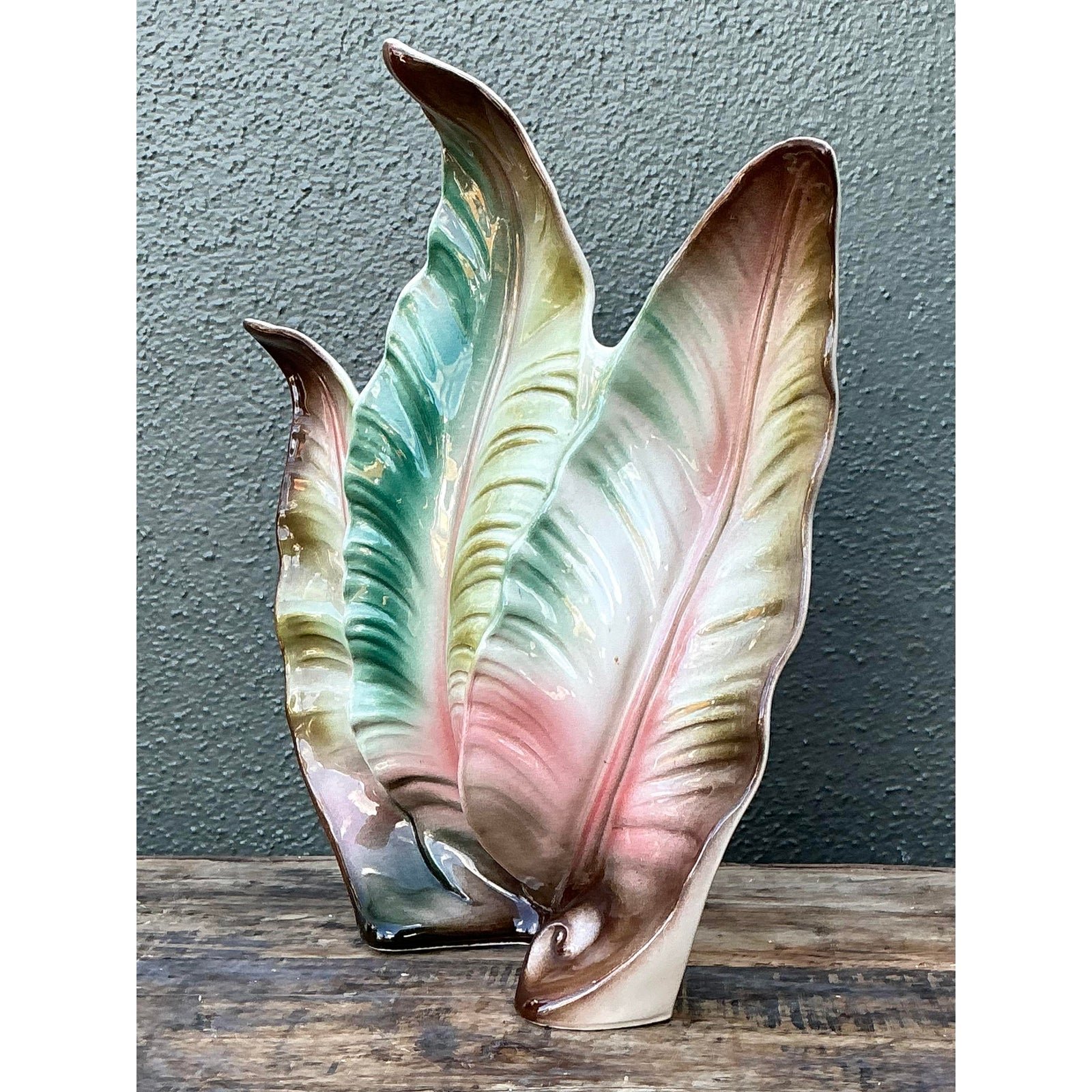 Vintage 1950s Glazed Ceramic Leaf Light - Detail view