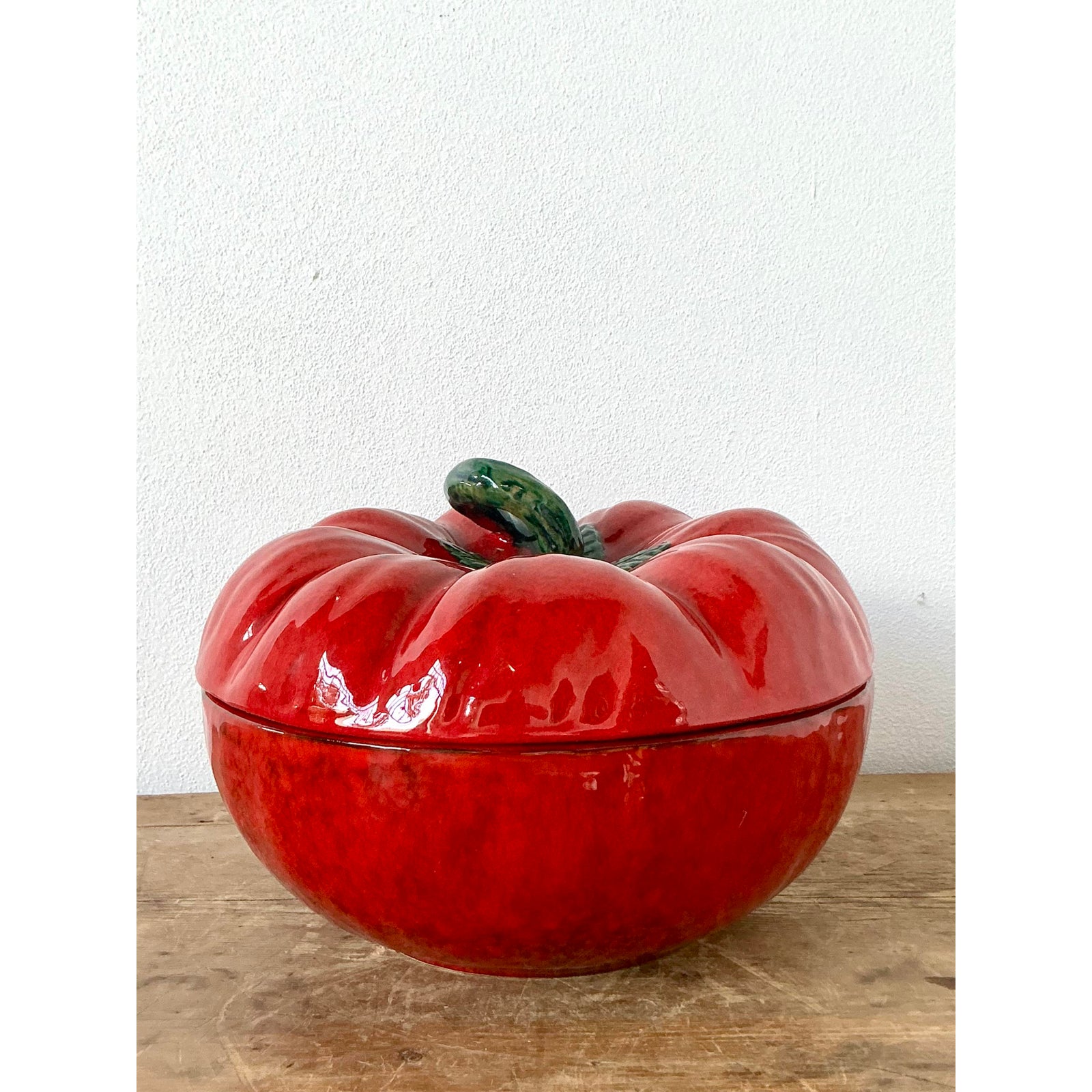 Vintage 1960s Italian Glazed Ceramic Tomato Tureen - Detail view