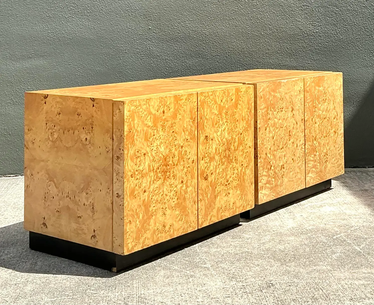 Vintage 1970s Burl Nightstands After Baughman - A Pair - Detail view