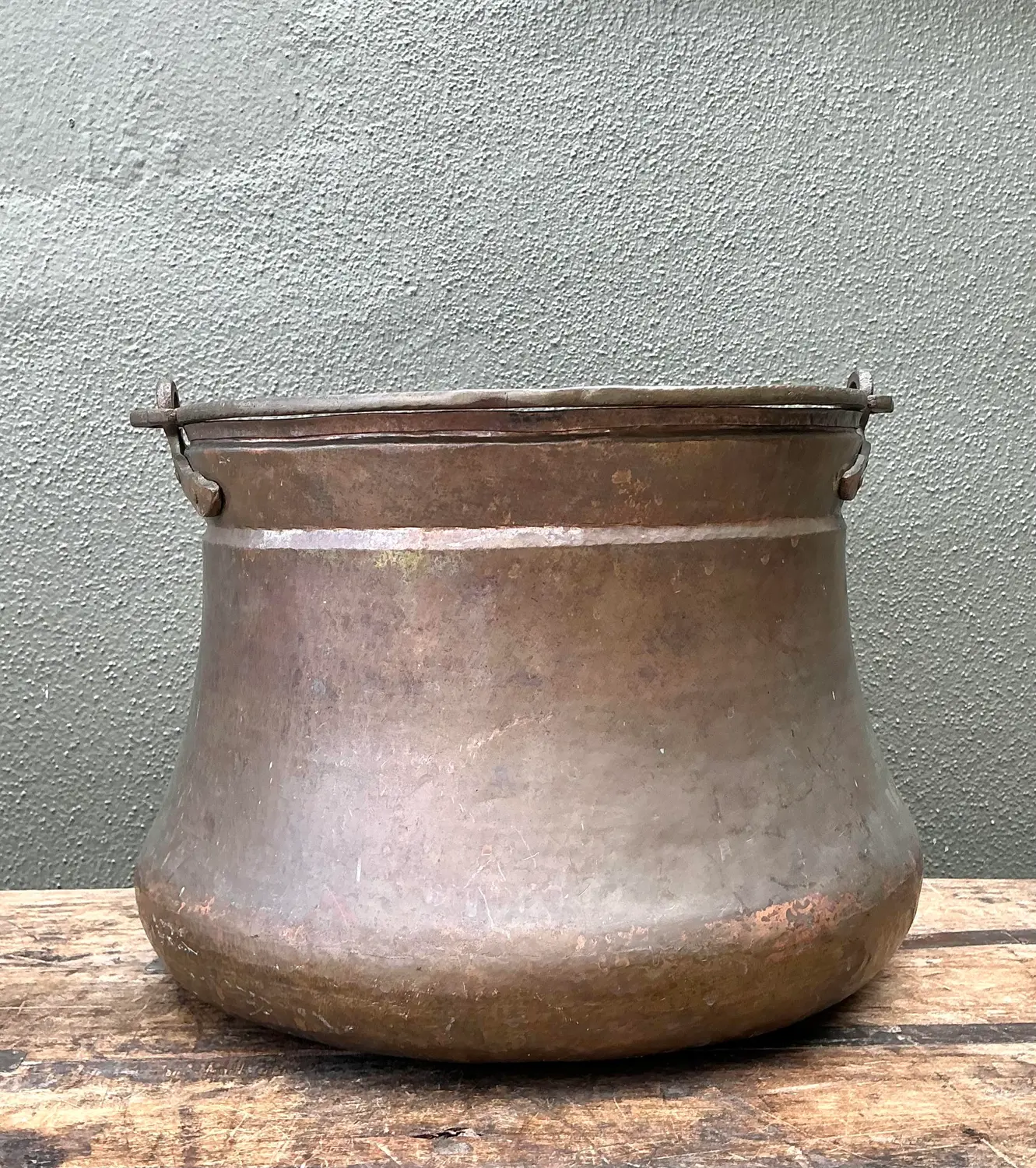Vintage 19th Century Copper Cauldron - Detail view