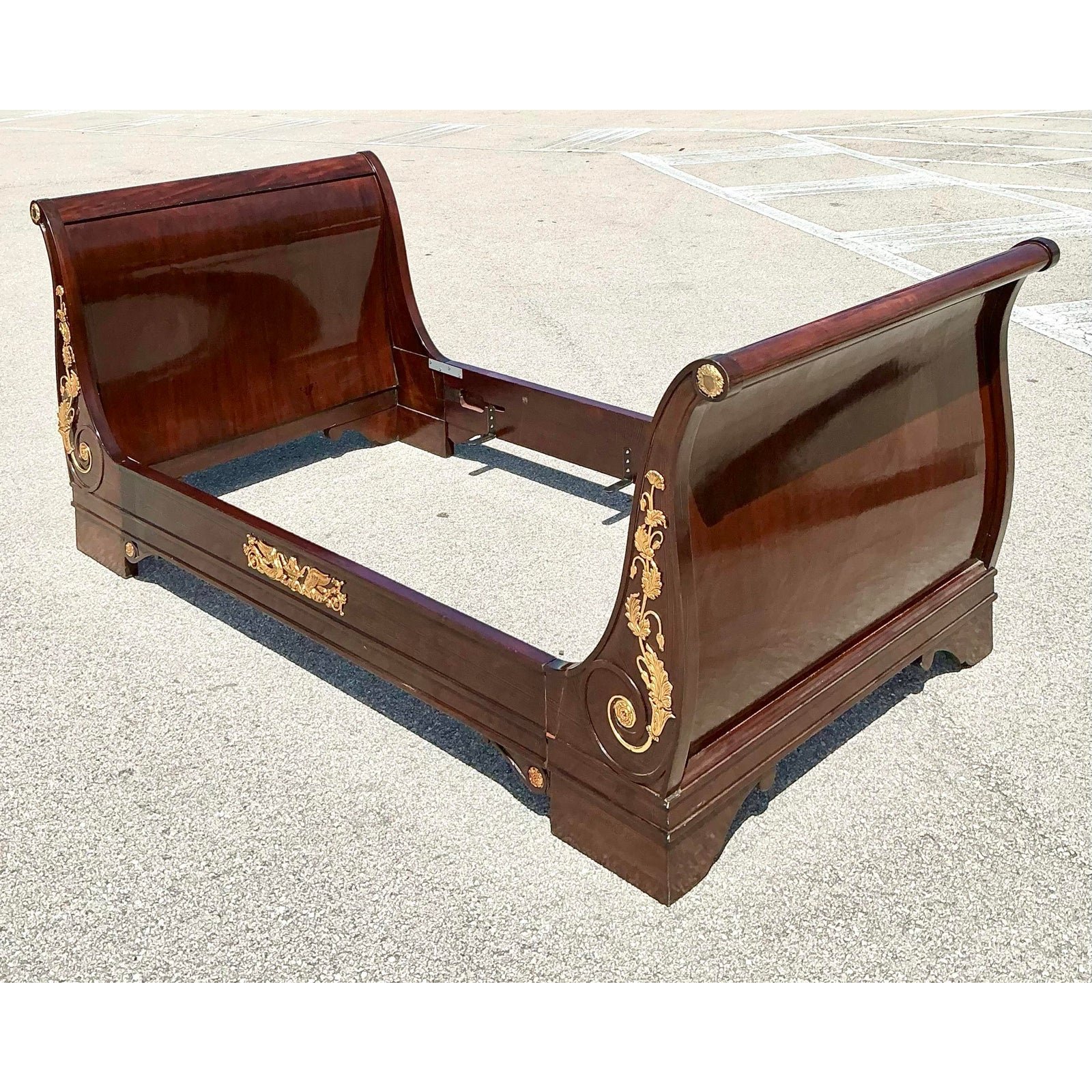 Vintage 19th Century French Empire Sleigh Daybed - Detail view