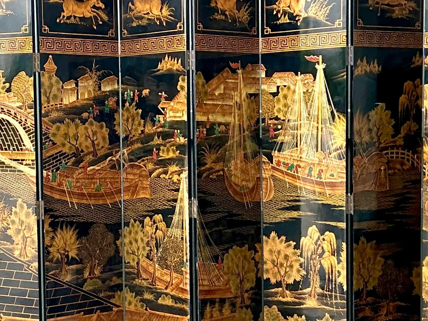 Vintage Asian 8 Panel Coromandel Screen - Side view