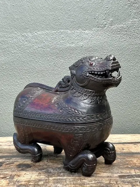 Vintage Asian Carved Wood Lion Box - Top view