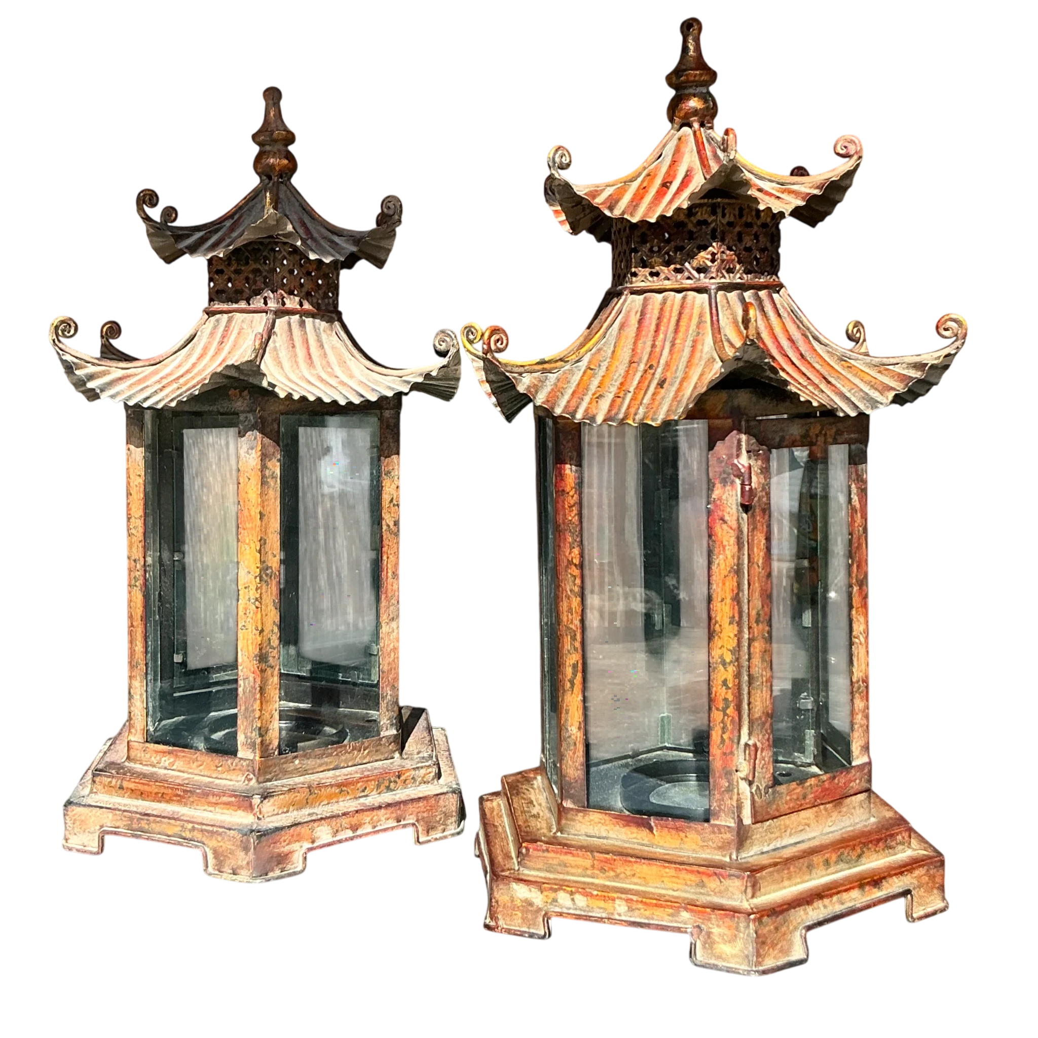 Vintage Asian Patinated Pagoda Lantern - Detail view