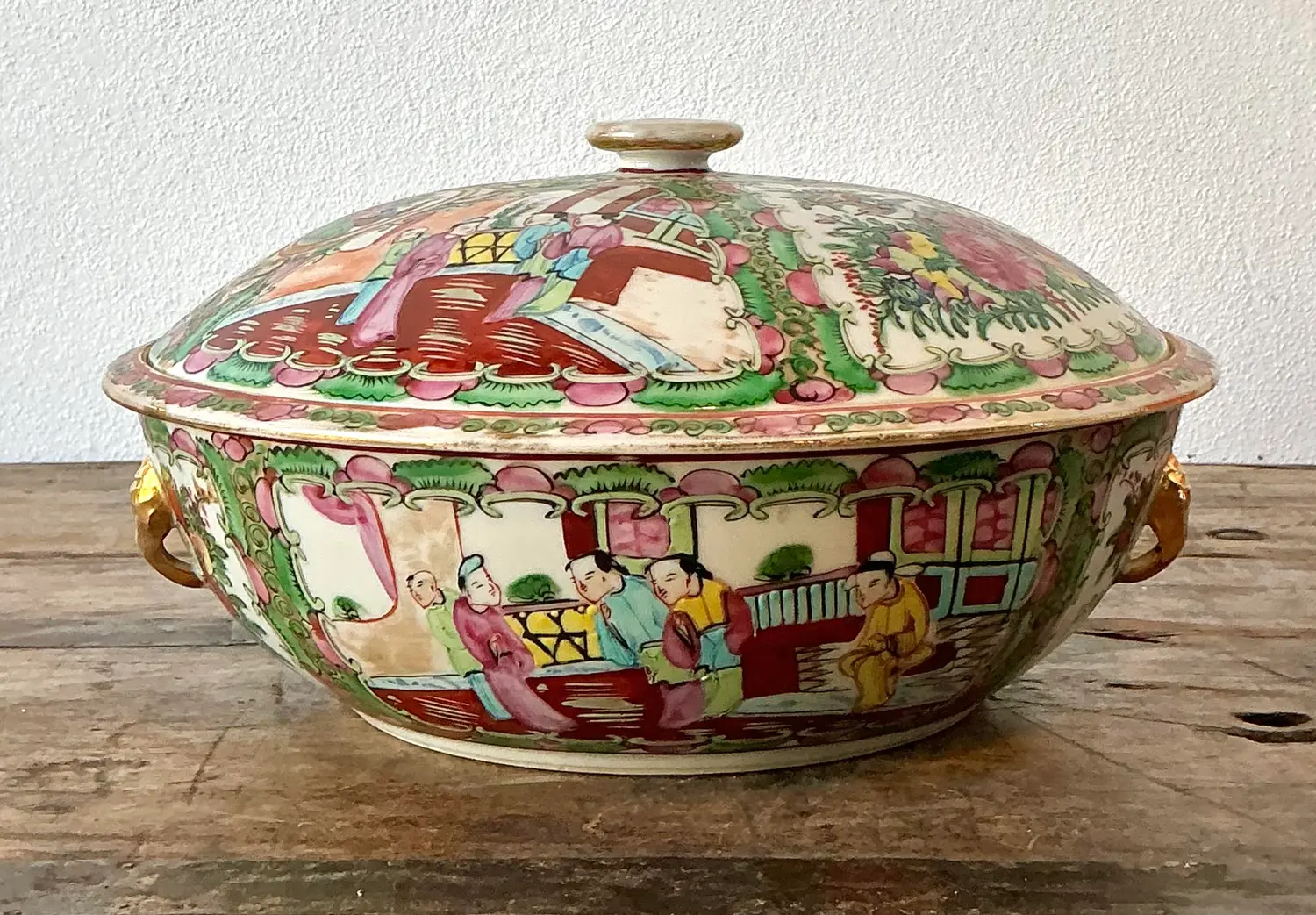 Vintage Asian Rose Famile Lidded Bowl - Detail view