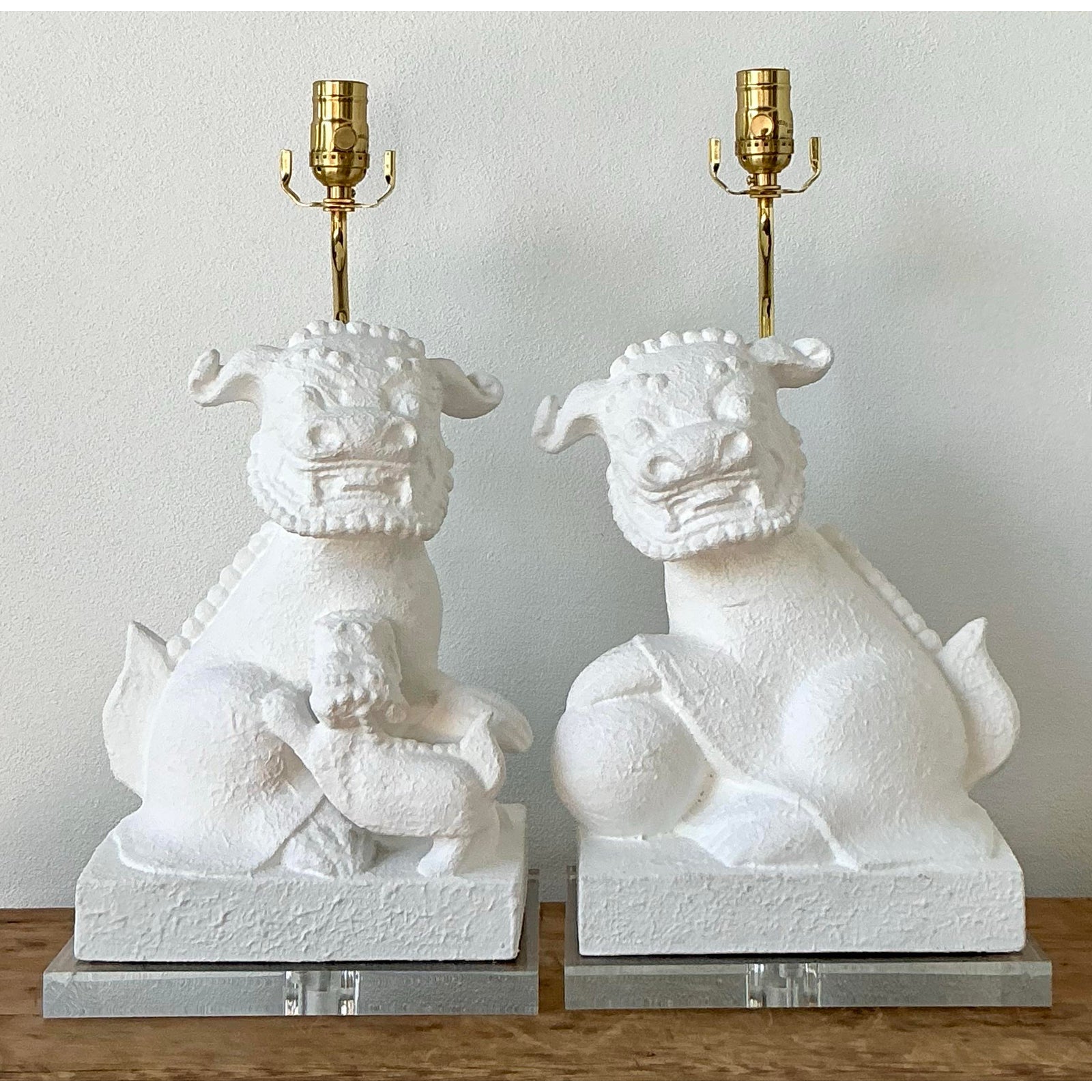 Vintage Asian Textured Foo Dog Lamps - A Pair - Detail view