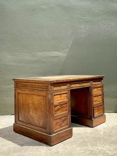 Vintage Bertram and Sons Gilt Tipped Leather Top Desk - Detail view