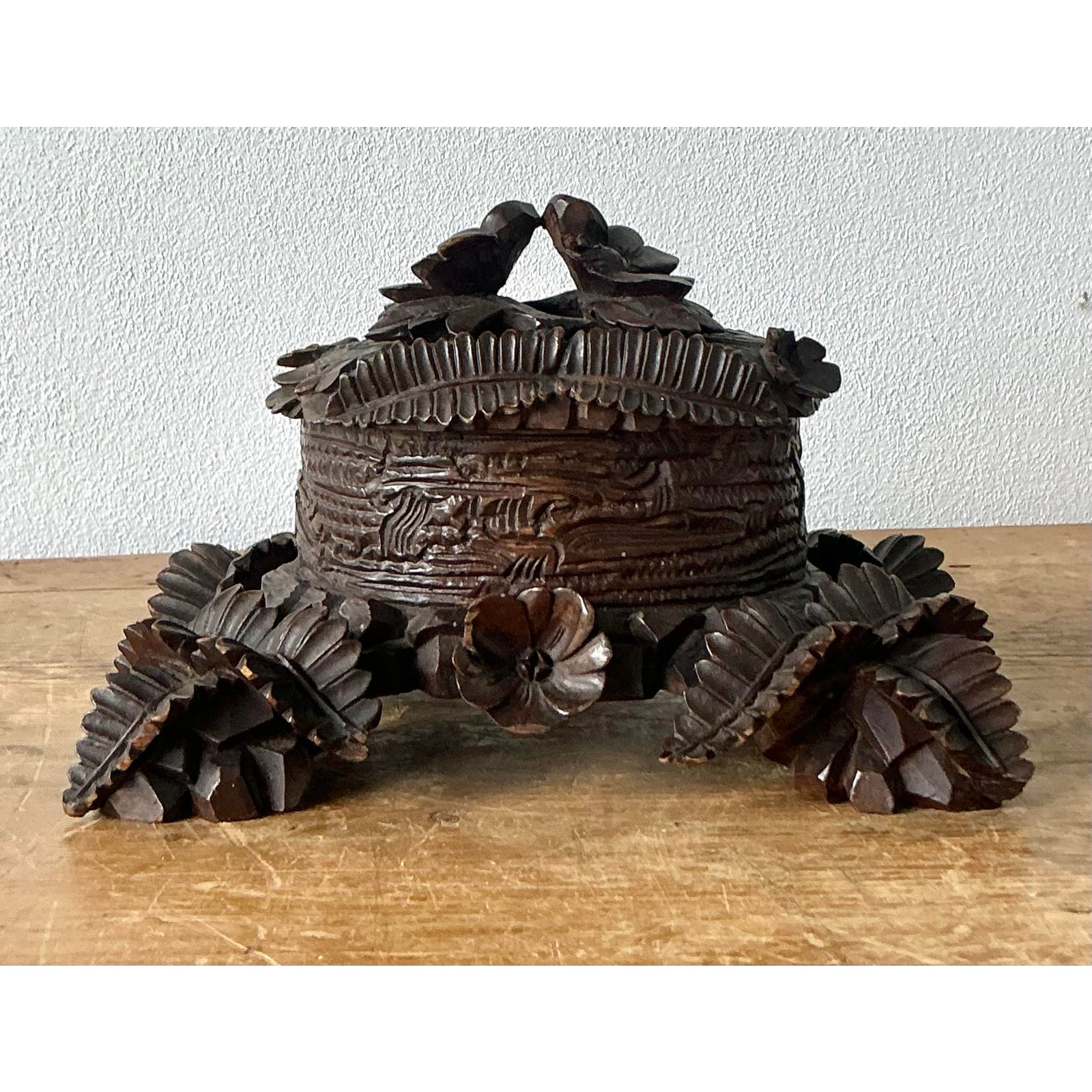 Vintage Boho Black Forest Hand Carved Casket Box - Detail view