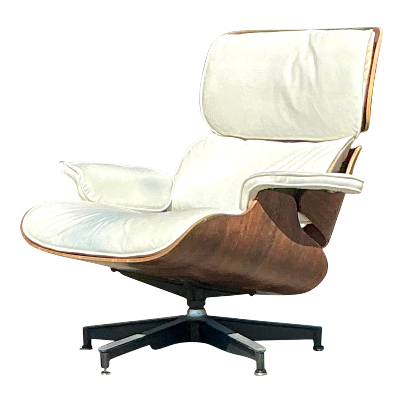 Vintage Boho Eames for Herman Miller Lounge Chair - Detail view