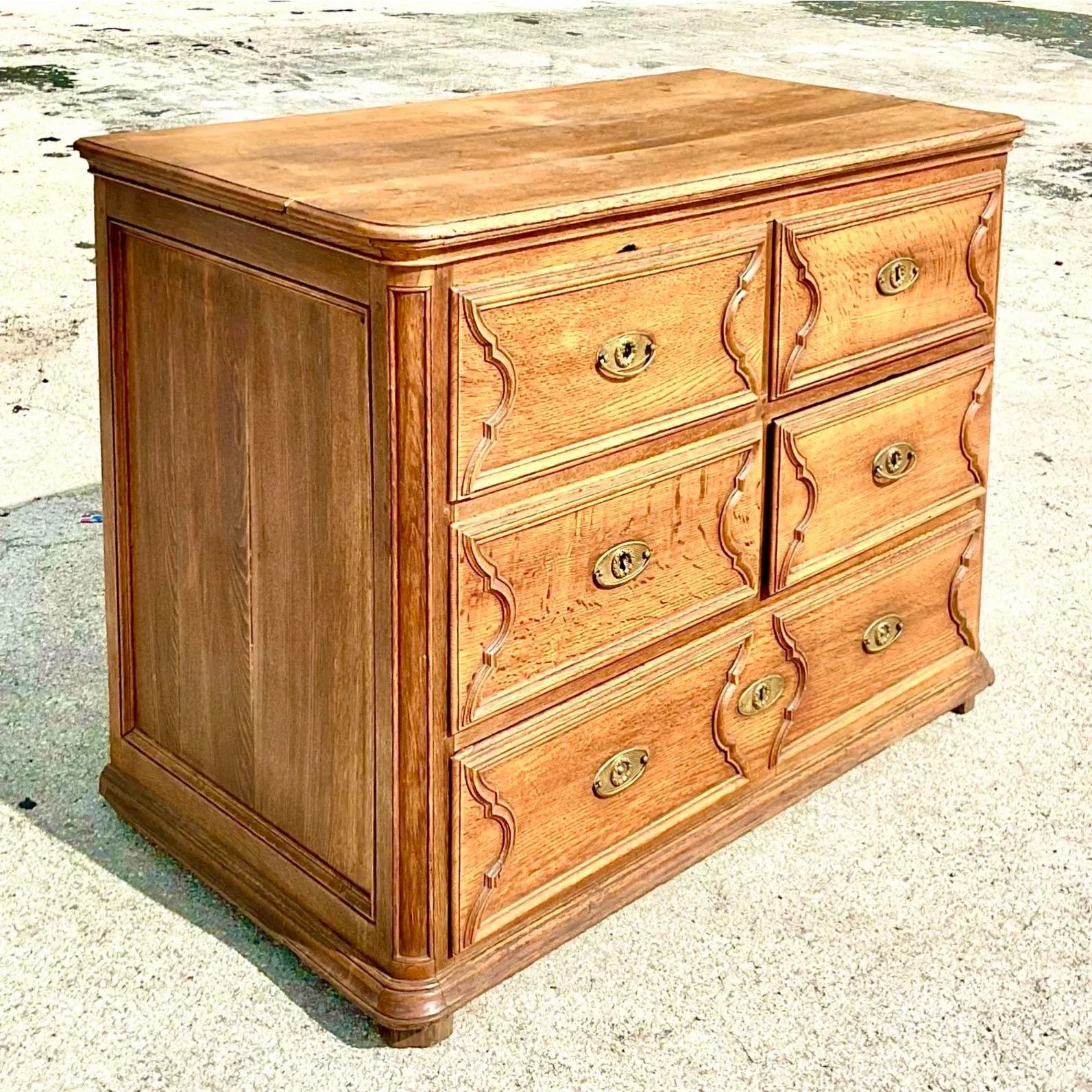Vintage Boho English Georgian Gentlemen’s Chest of Drawers - Detail view