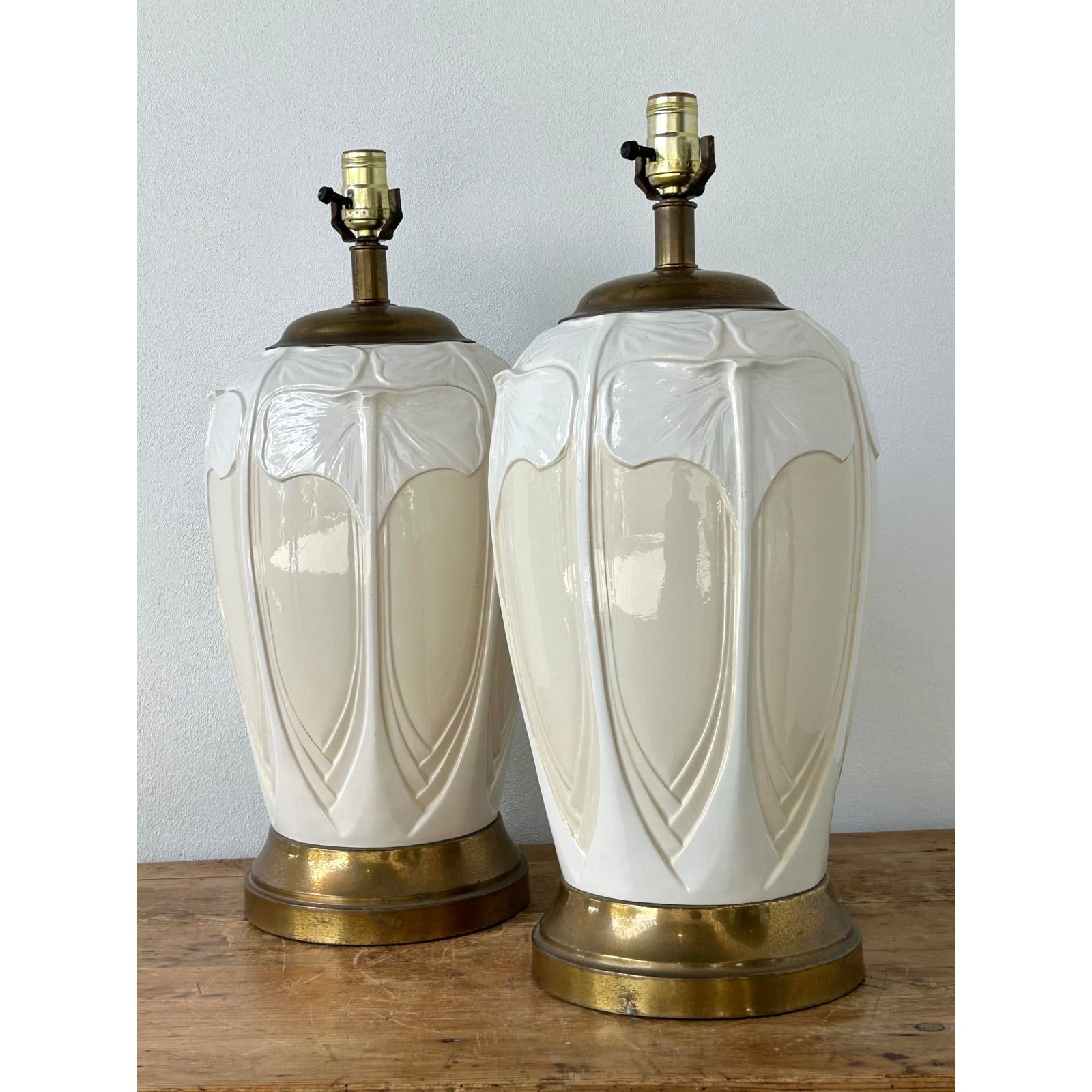 Vintage Boho Frederick Cooper Ginkgo Glazed Ceramic Lamps - A Pair - Detail view
