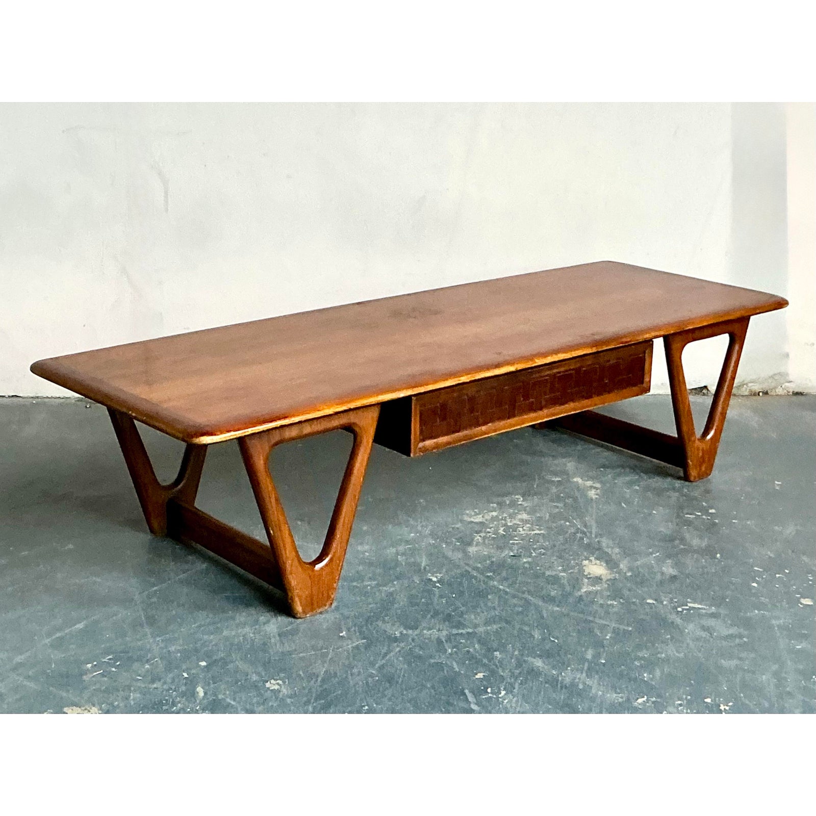 Vintage Boho Lane “Perception” Triangle Coffee Table - Detail view