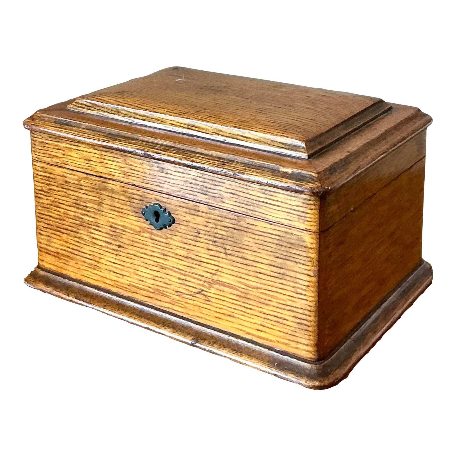 Vintage Boho Oak Lidded Box - Detail view