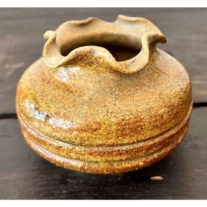 Vintage Boho Ruffle Ceramic Vase - Detail view