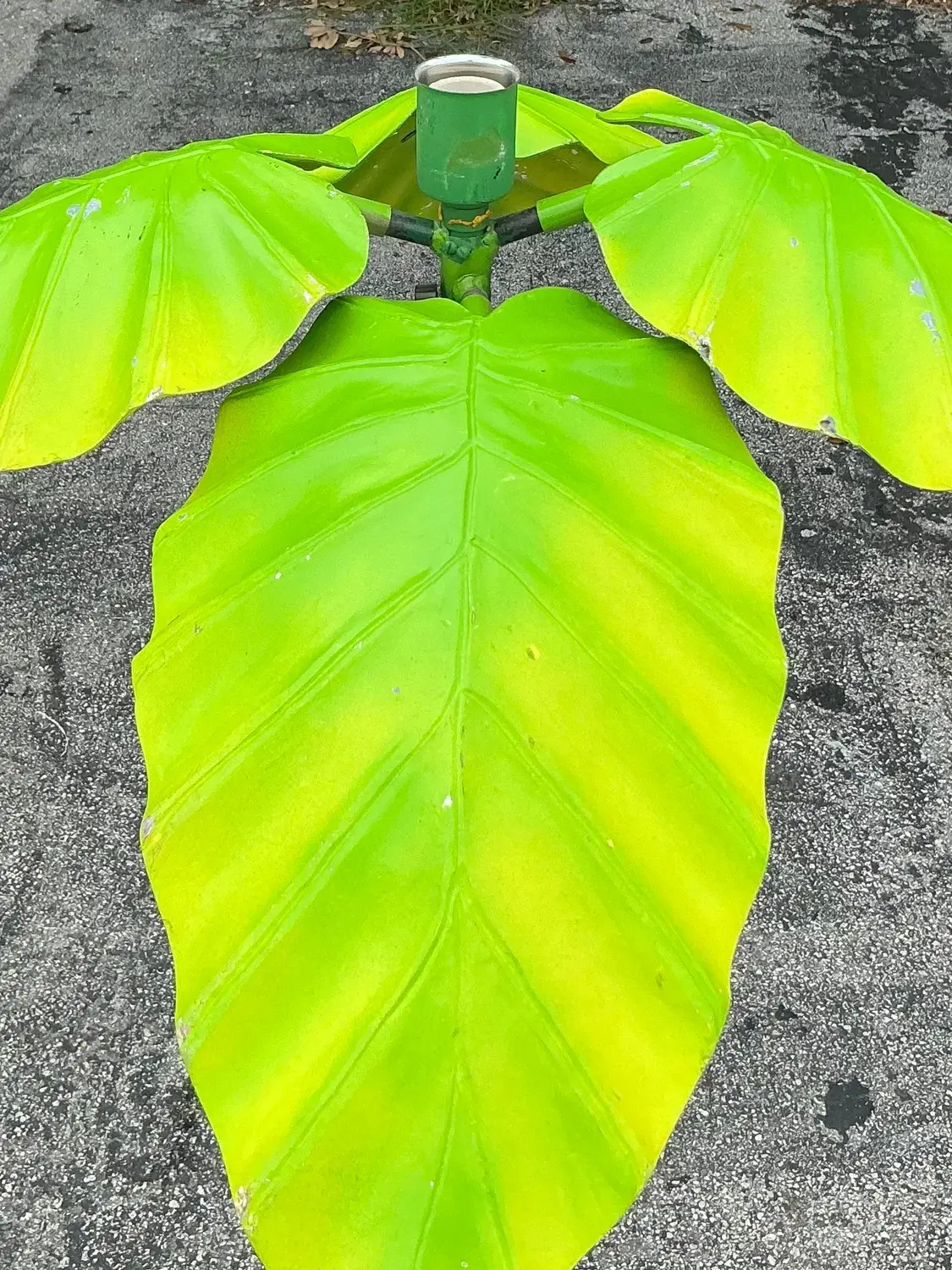 Vintage Boho Wrought Iron and Fiberglass Palm Tree Lamp - Detail view