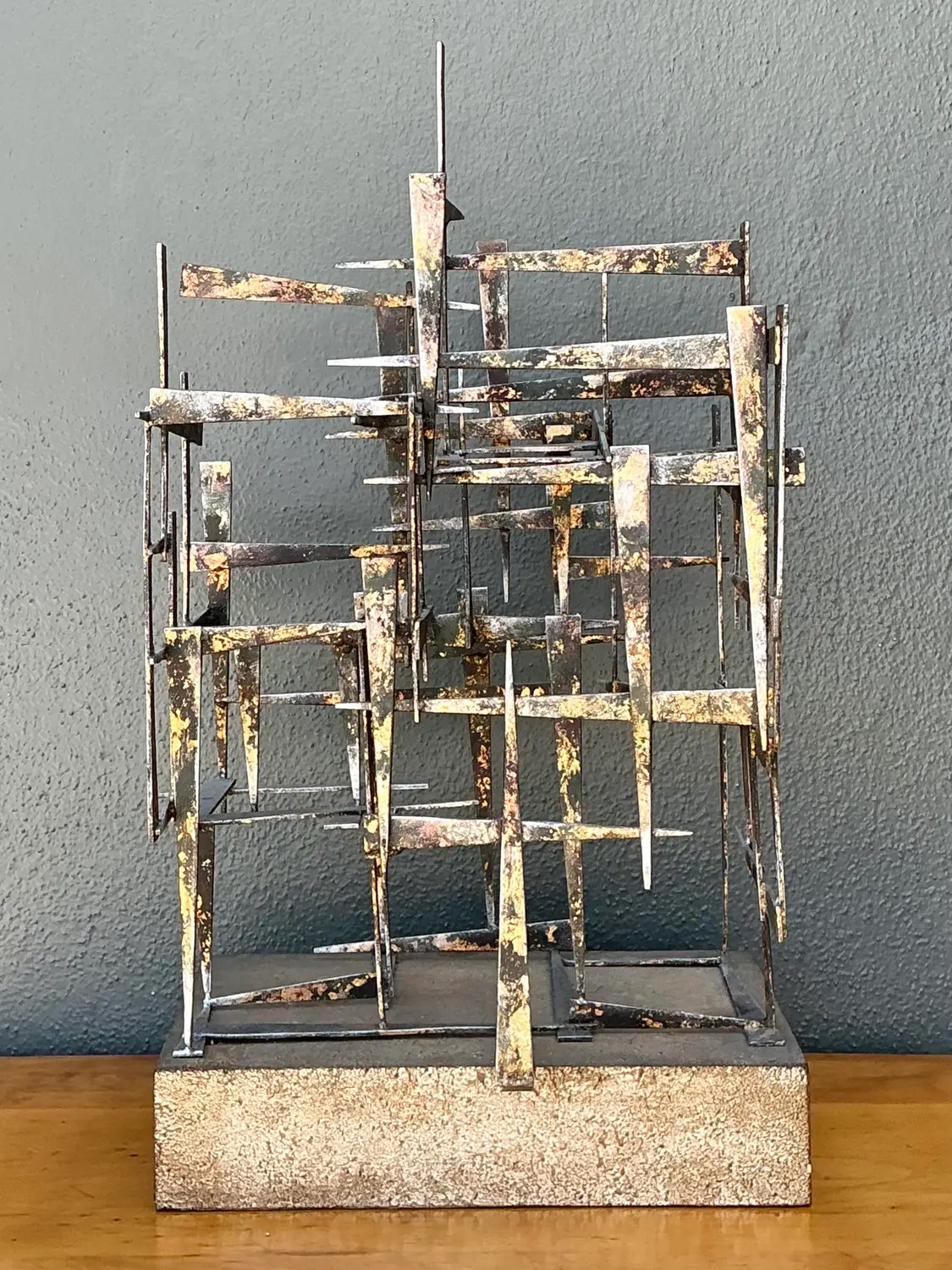 Vintage Brutalist Abstract Sculpture - Detail view