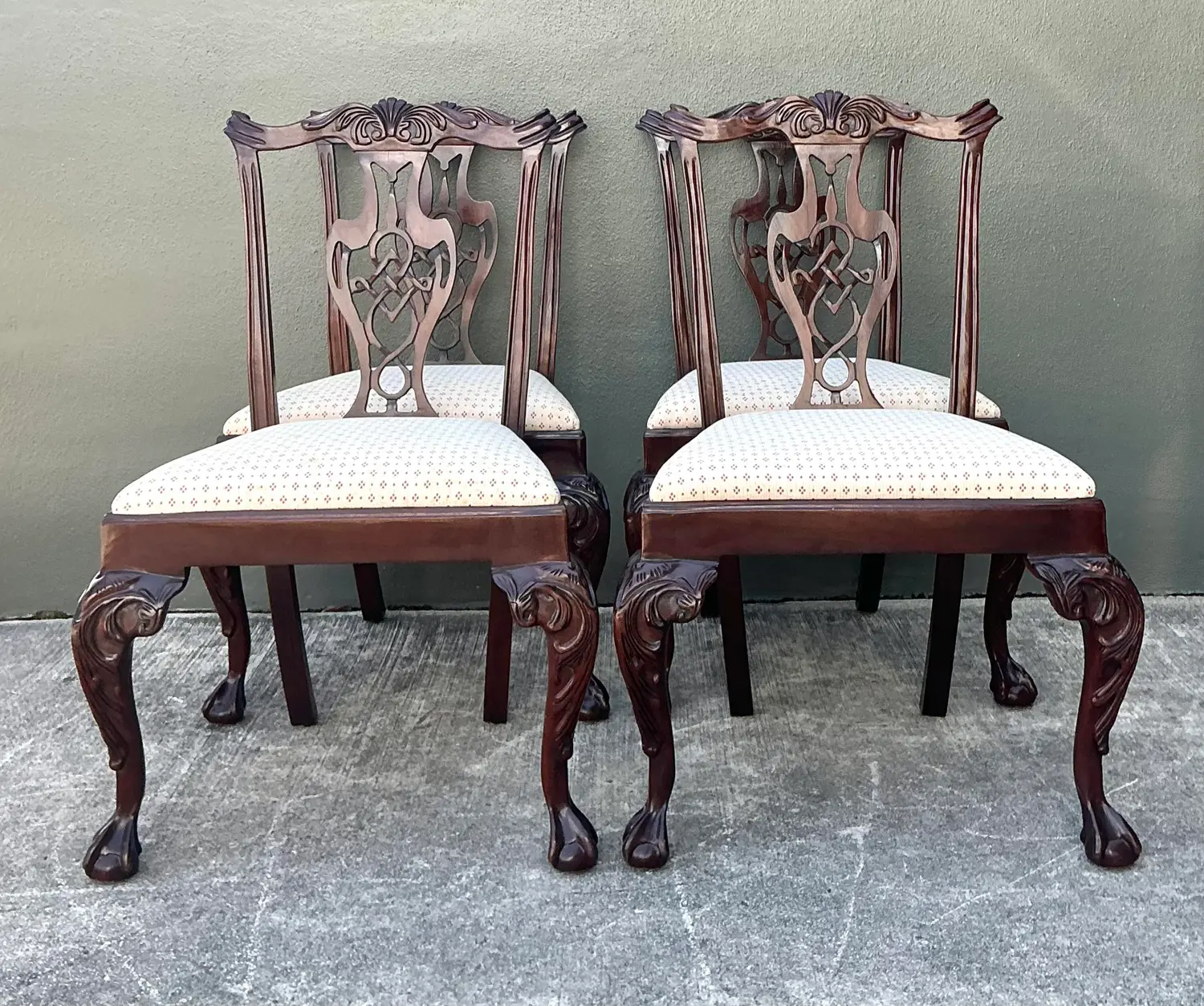 Vintage Carved Mahogany Chippendale Dining Chairs - Set of 4 - Detail view