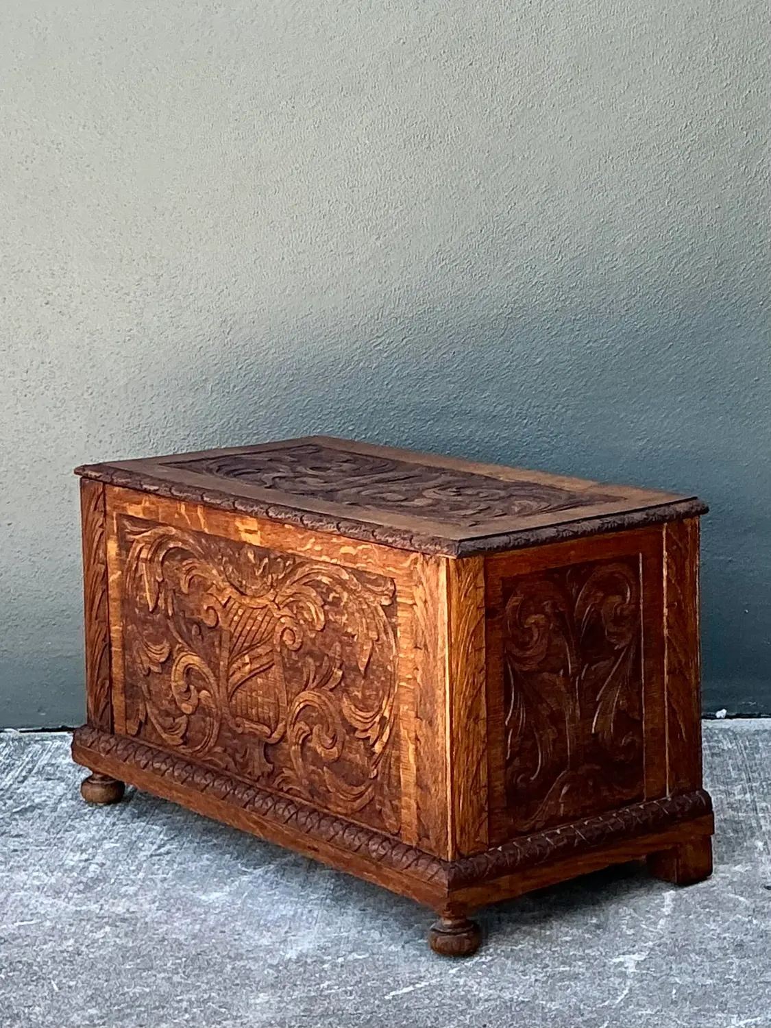 Vintage Carved Wood Lyre Trunk - Detail view